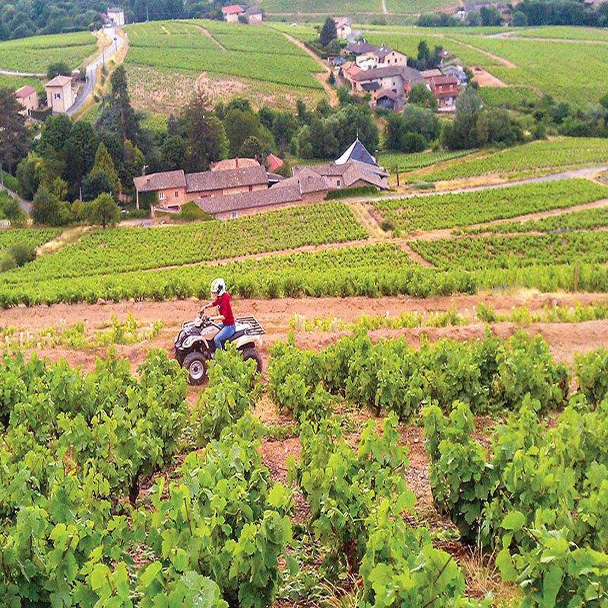 Voir la diapositive 3 : Smartbox Quad en famille : randonnée de 2h pour 2 adultes et 2 enfants près de brive-la-gaillarde - coffret cadeau sport & aventure