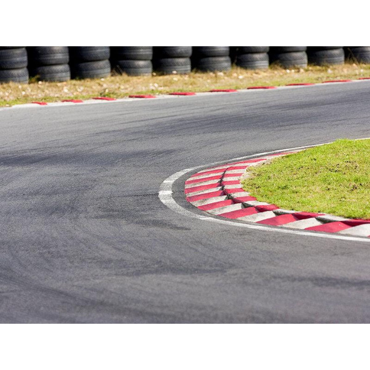 Smartbox Stage de pilotage enfant : 10 tours de circuit au volant d'une Mercedes Classe A AMG Line - Coffret Cadeau Sport & Aventure