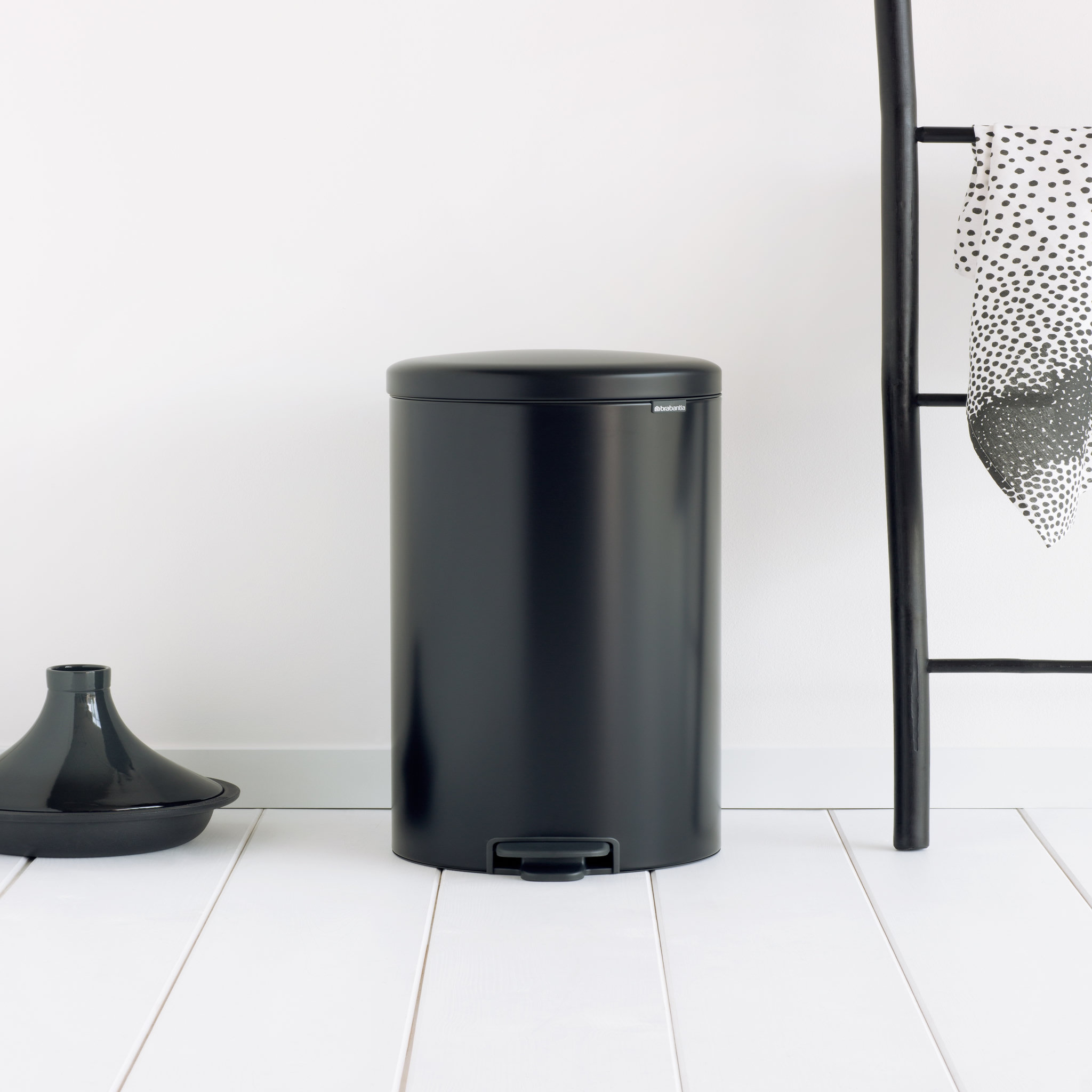 Voir la diapositive 4 : BRABANTIA Poubelle à pédale NEWICON 30 L MATT BLACK