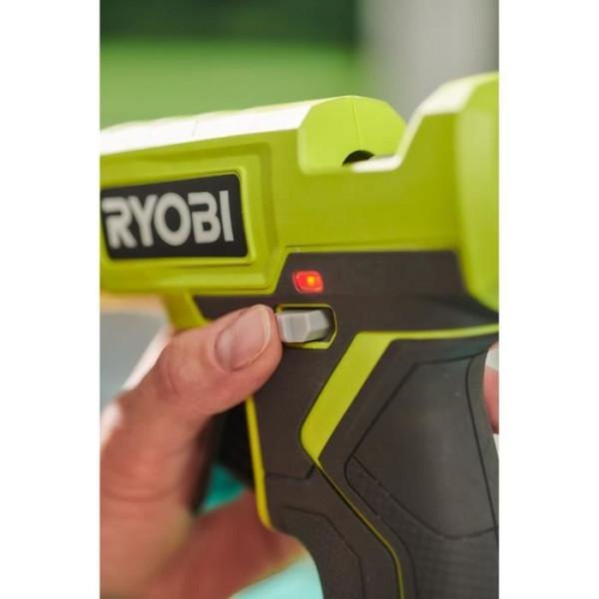 Ryobi RYOBI - Pistolet a colle 18V ONE+ - chauffe en 3 min - indicateur de chauffe - diam. bâtons 12 mm - Avec 3 de colle - RGLU18-0