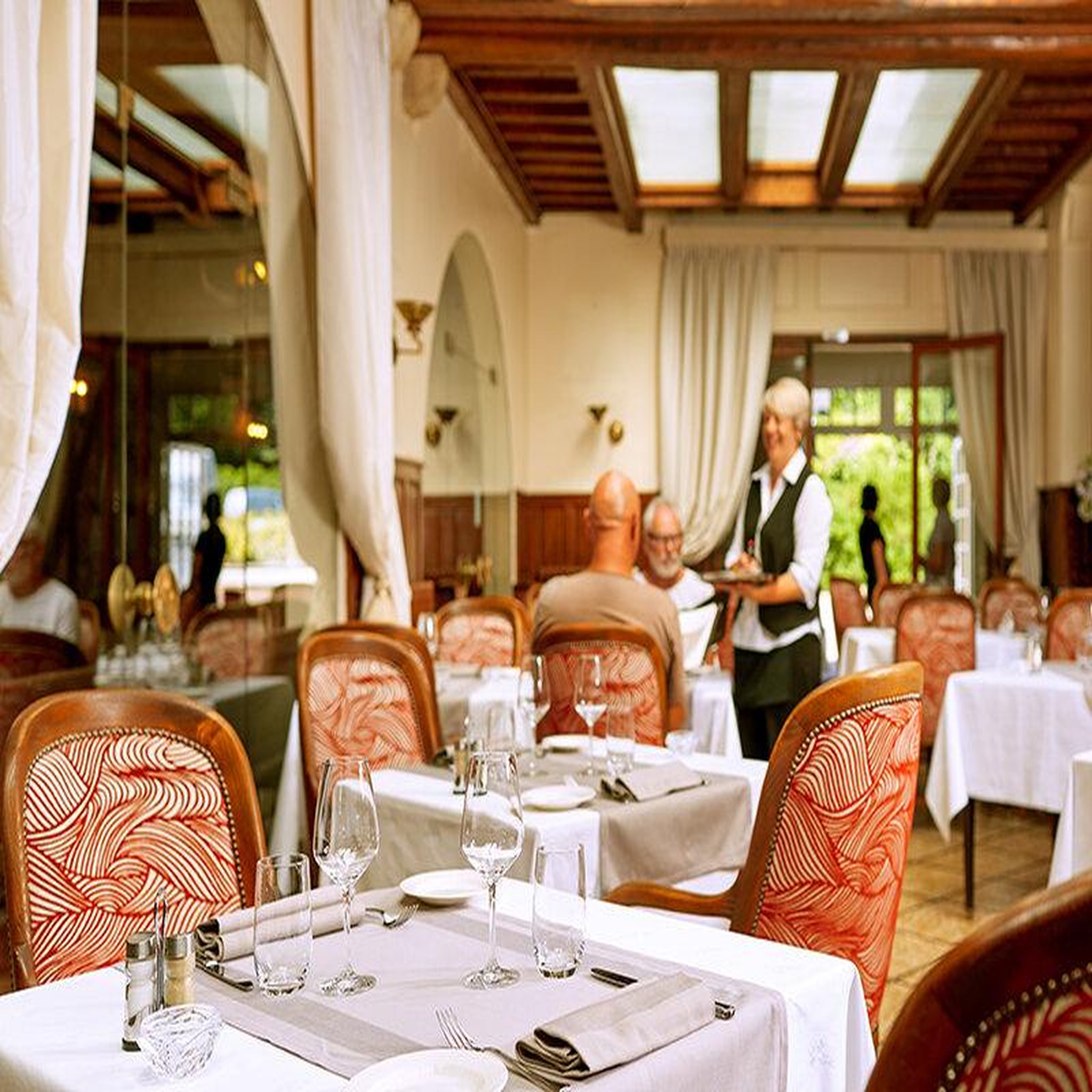Voir la diapositive 3 : Smartbox Échappée de 2 jours en hôtel 4* avec dîner et champagne près des châteaux de la loire - coffret cadeau séjour