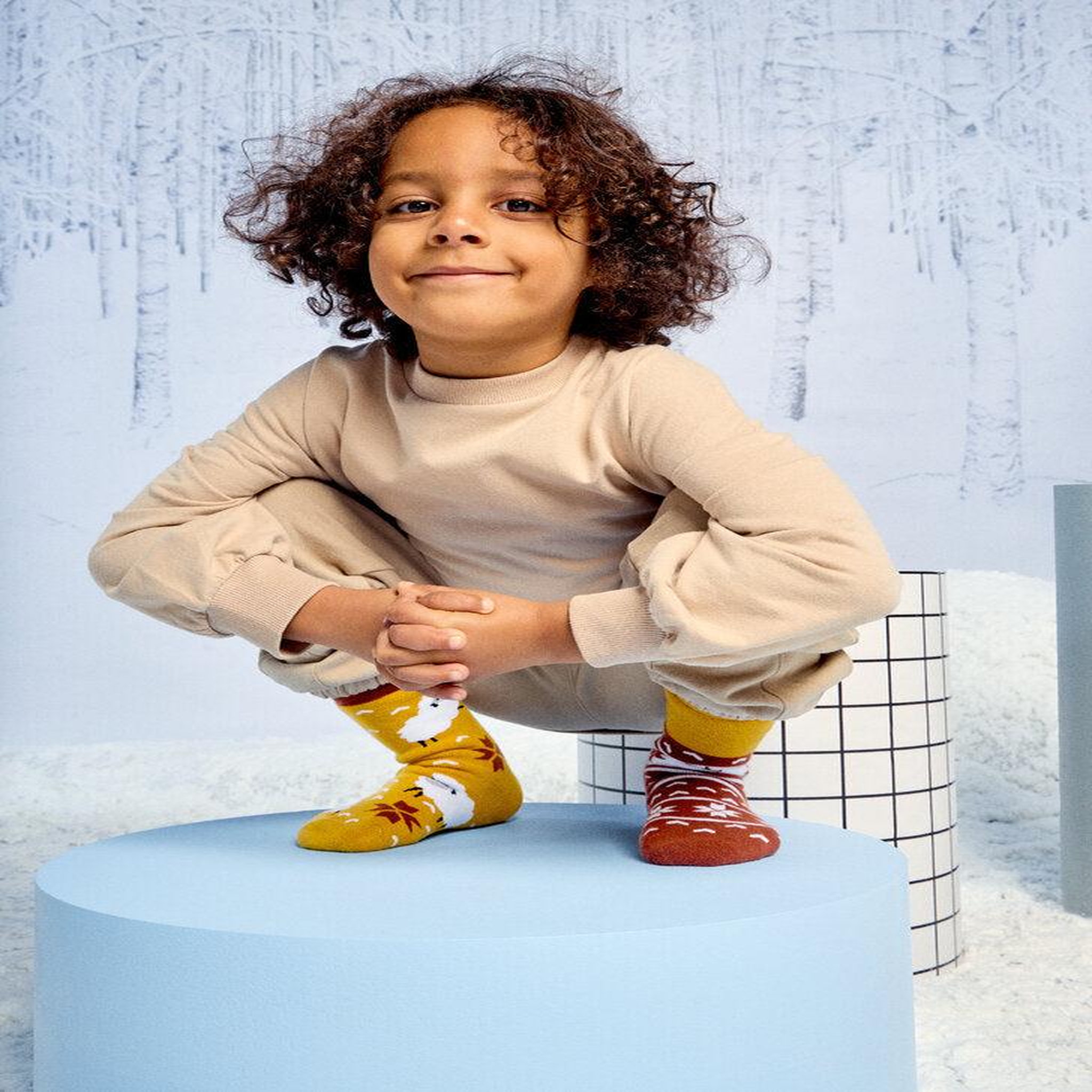 Voir la diapositive 5 : DEDOLES Chaussettes chaudes enfants mouton dans un pull