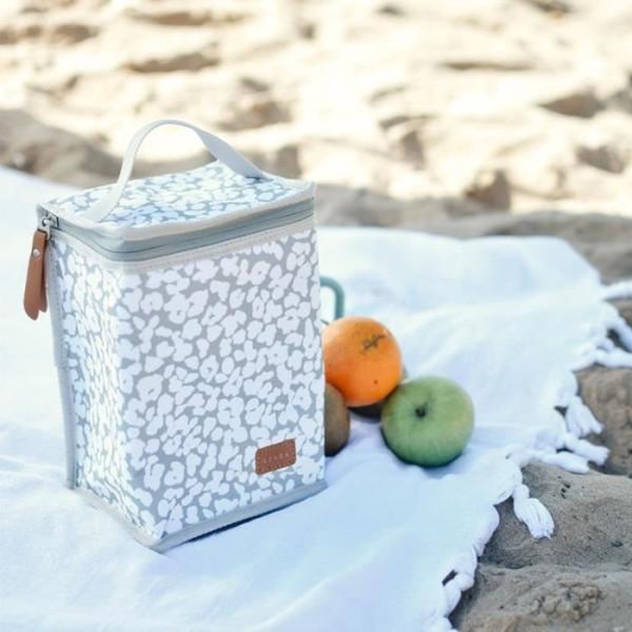 Voir la diapositive 4 : MARKET24 Beaba, pochette repas isotherme cherry blossom