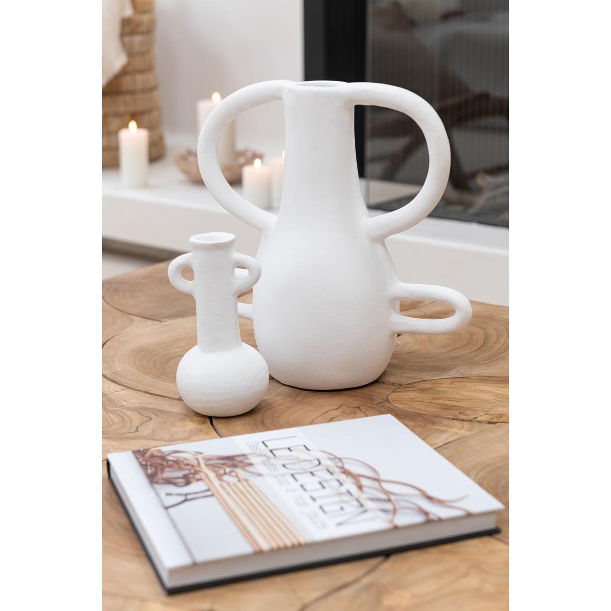 Voir la diapositive 4 : J-LINE Vase design 4 poignées  bali  36cm blanc