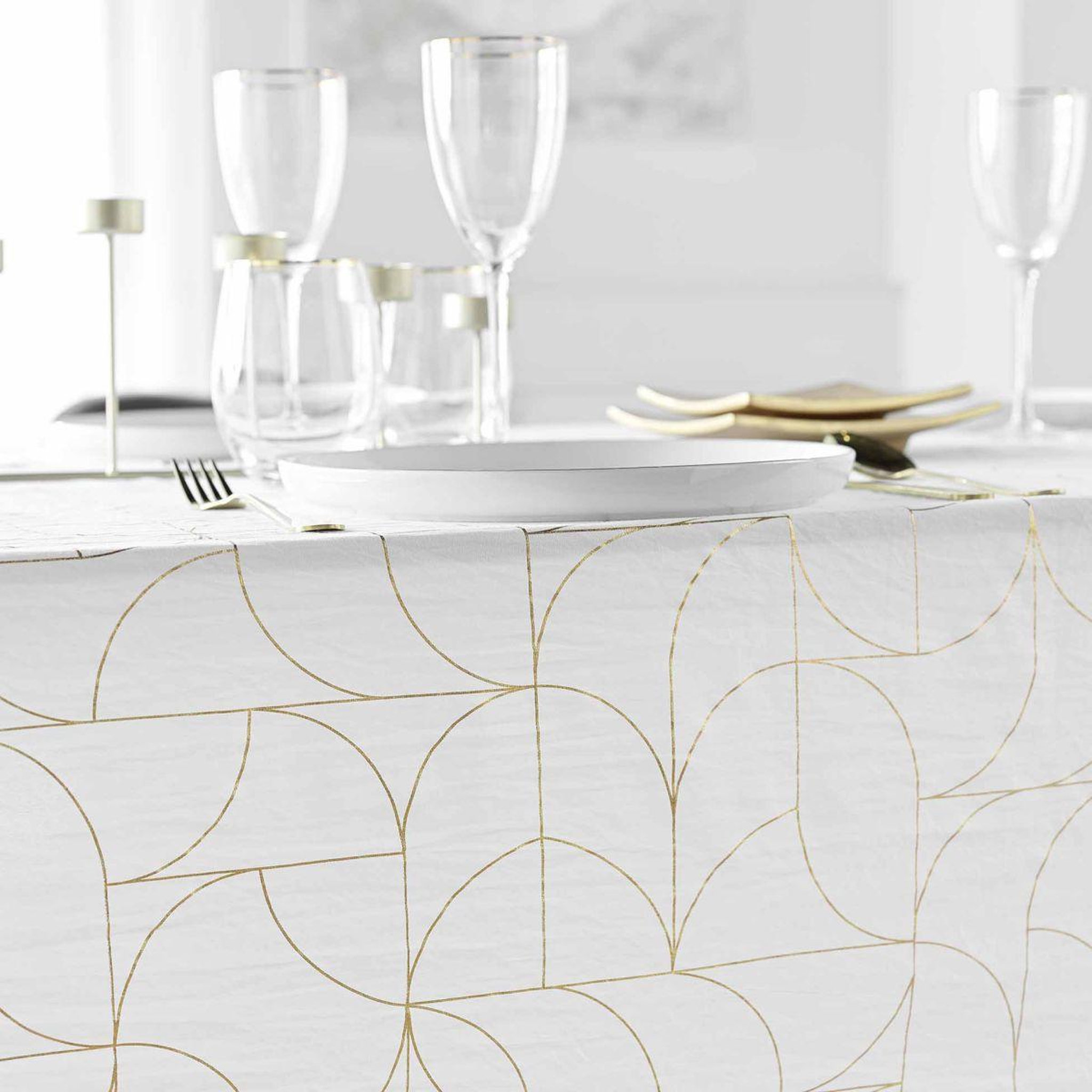 Voir la diapositive 3 : Douceur d'Intérieur Nappe antitache  louxor  140x240cm blanc & or