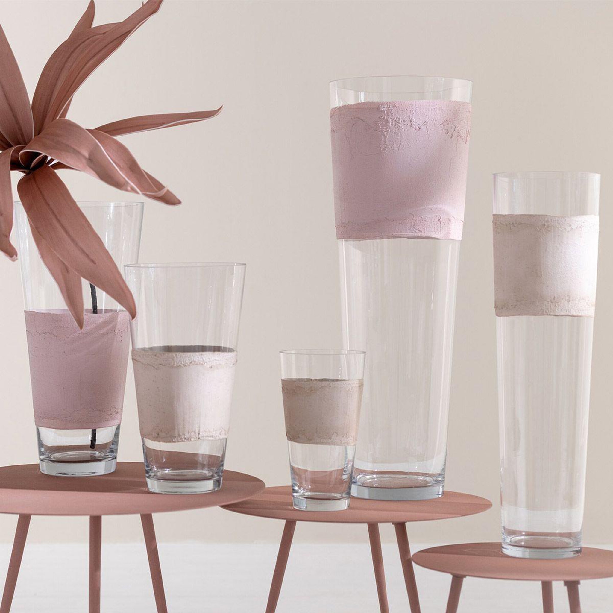 Voir la diapositive 3 : J-LINE Vase déco en verre  delph  45cm transparent & rose