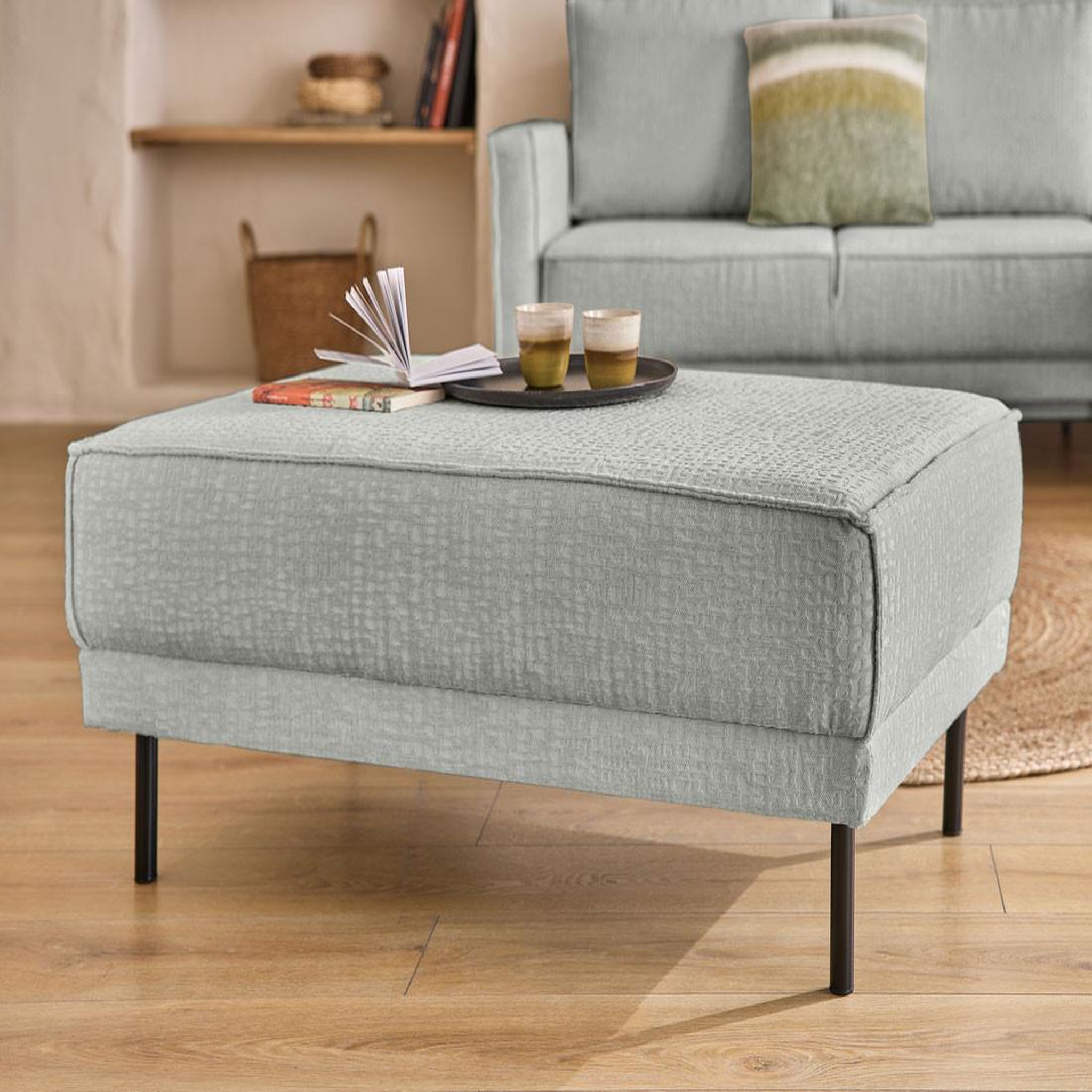 Voir la diapositive 1 : LISA DESIGN Charlie - pouf - pieds hauts - en tissu velours relief