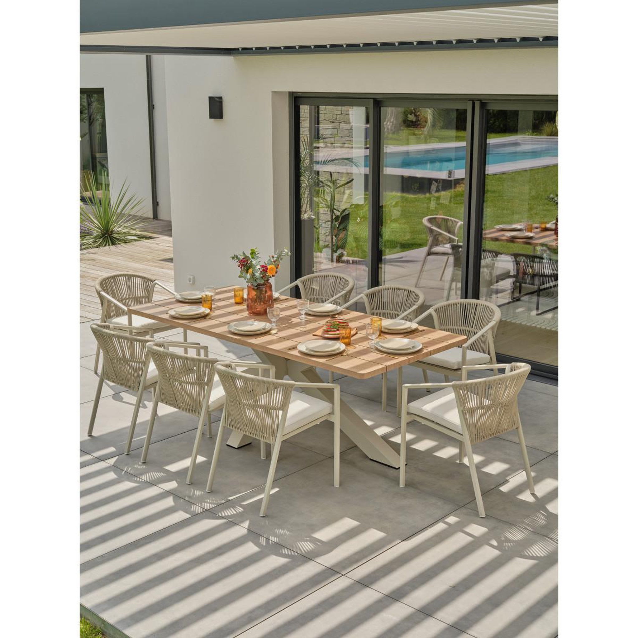 Voir la diapositive 3 : Paris Prix Ensemble table de jardin & 8 fauteuils  kelia & gambi  220cm grège
