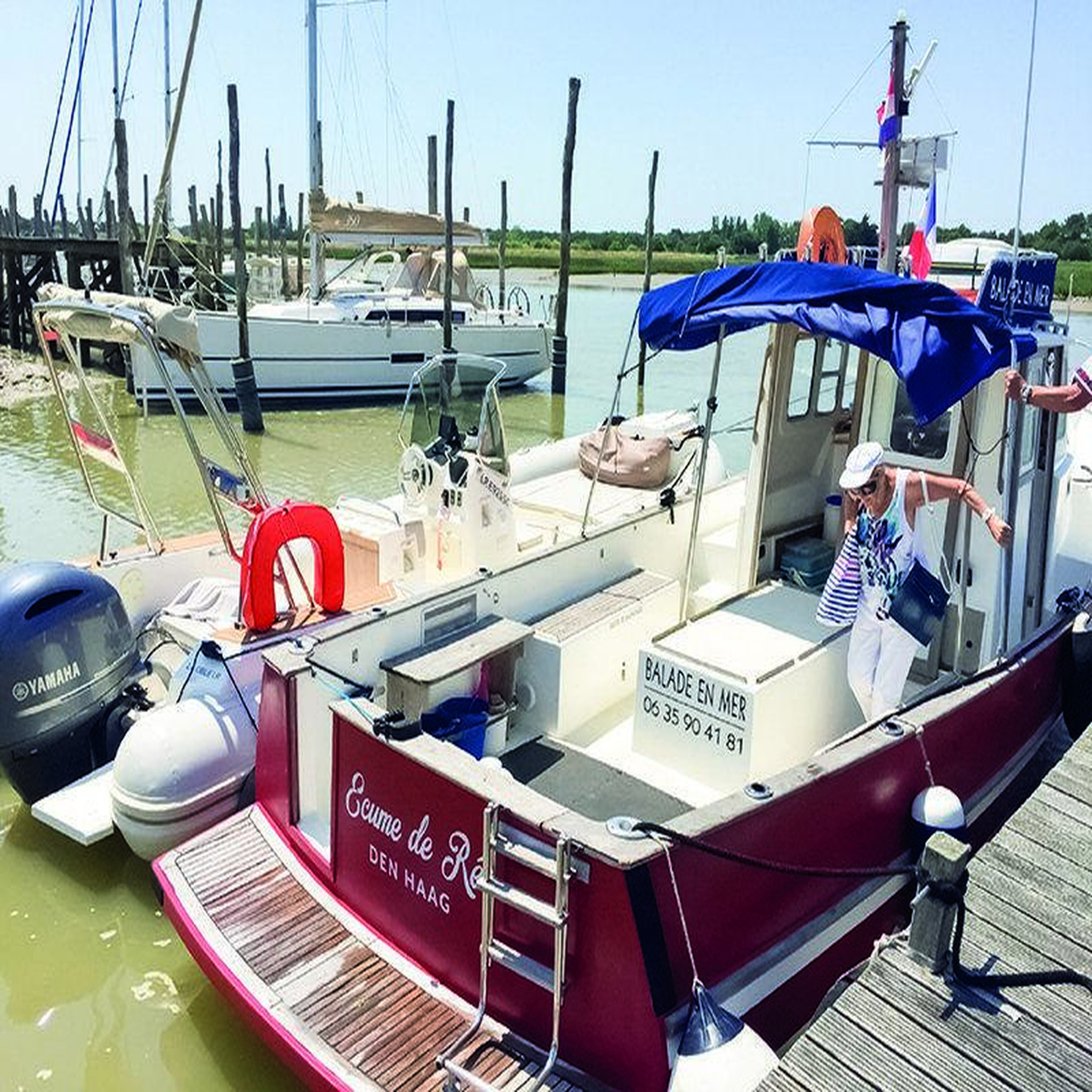 Voir la diapositive 2 : Smartbox Balade en mer au départ de l'île de Ré pour 3 personnes - Coffret Cadeau Multi-thèmes