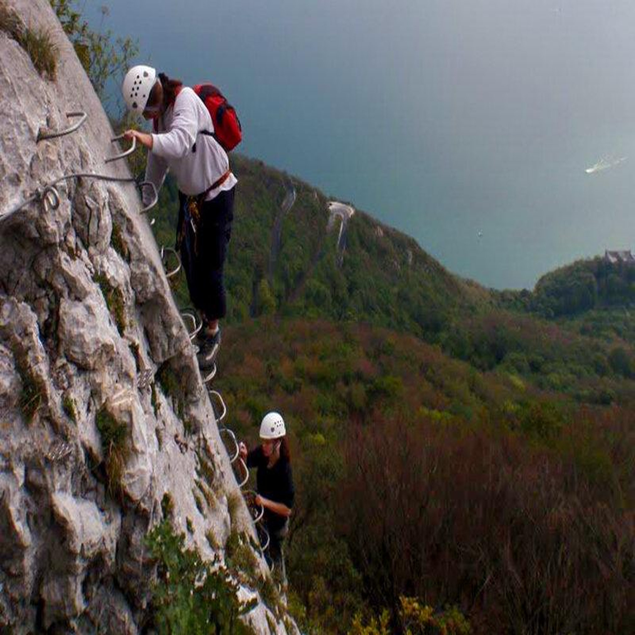 Voir la diapositive 4 : Smartbox 3h de parcours sur la via ferrata avec photos face au lac du bourget - coffret cadeau sport & aventure