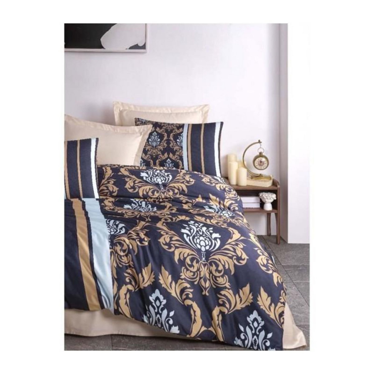 GENERIQUE Parure de lit - 1 housse de couette 220 x 240 cm + 2 taies d'oreiller 60 x 60 cm - 100 % polyester microsatin - Bleu