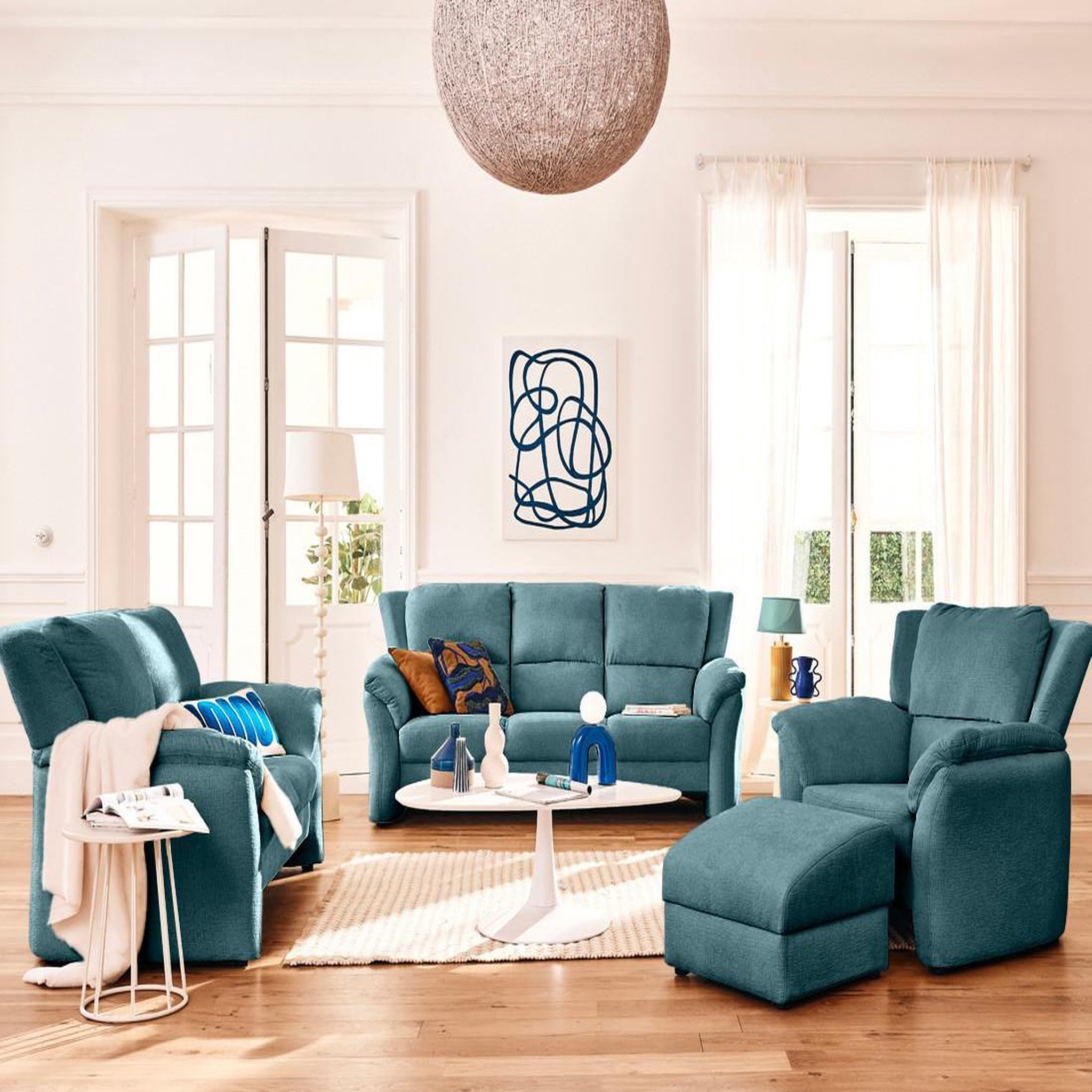 Voir la diapositive 2 : LISA DESIGN Bastille - pouf en tissu velours relief