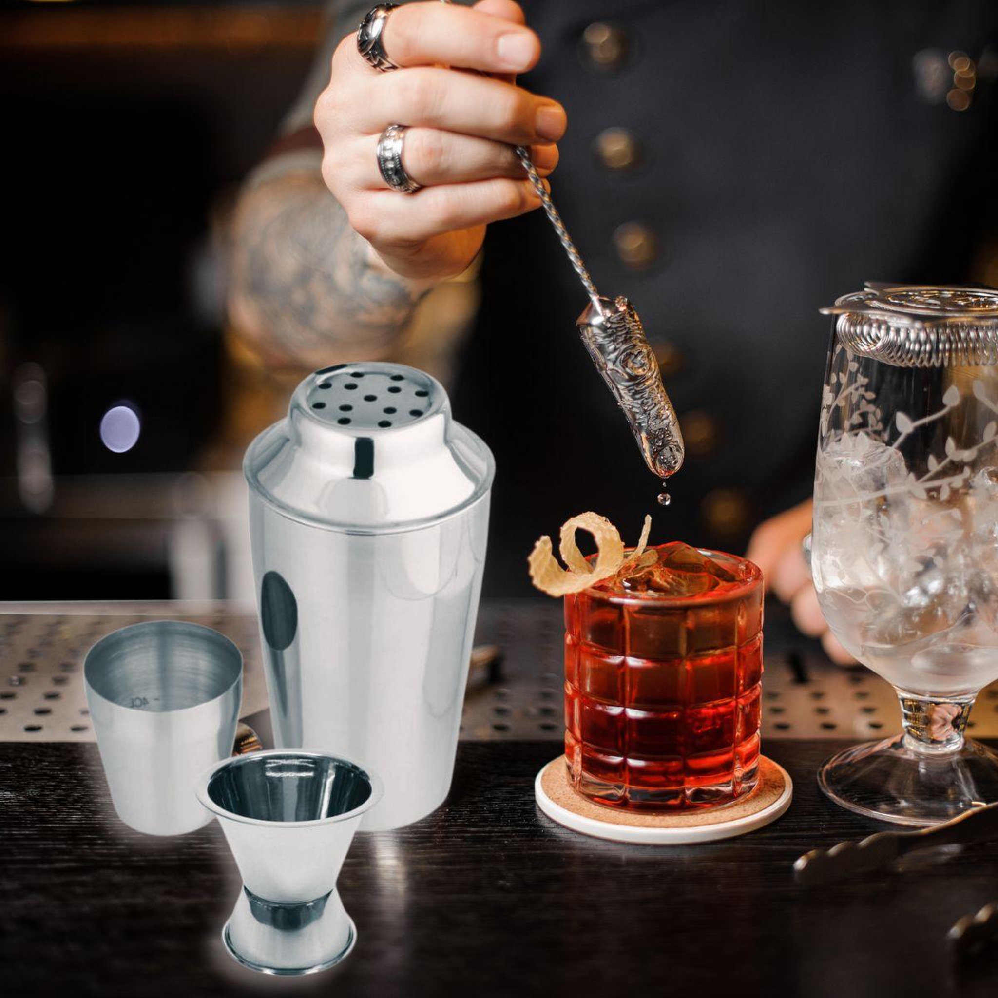 Voir la diapositive 2 : Fackelmann Set shaker à cocktails en inox 400 ml et doseur à alcool 2 cl et 4 cl fackelmann bar concept