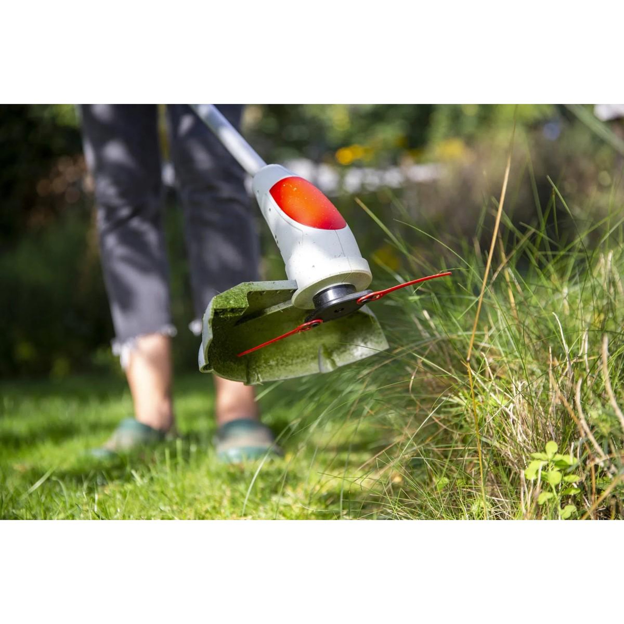 Voir la diapositive 5 : Ikra Coupe bordure à batterie 12V Lithium 2,5Ah - Chargeur 12V - 20 Couteaux en nylon Inclus IKRA