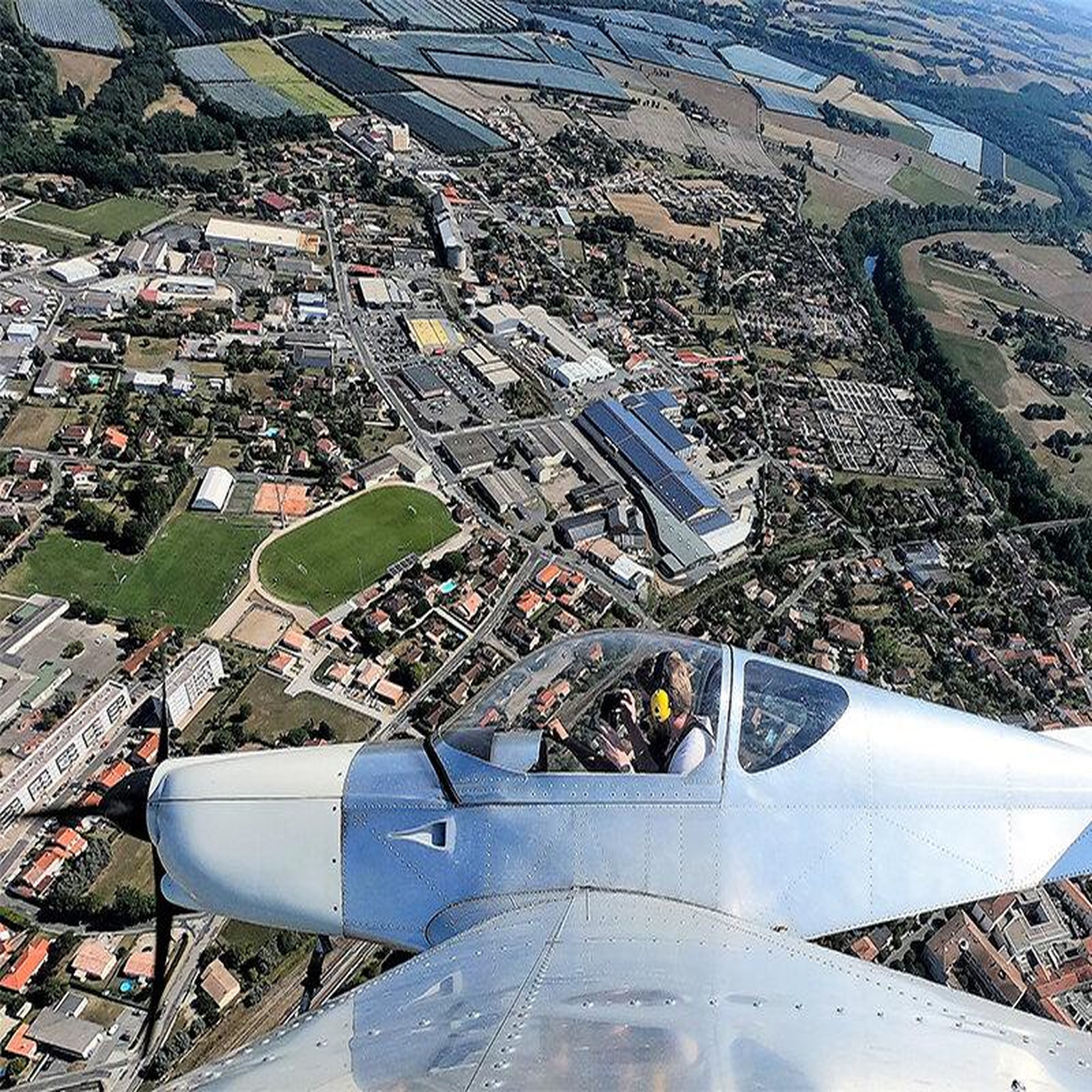 Voir la diapositive 4 : Smartbox Baptême de l'air en ulm trois axes de 30 min près de toulouse - coffret cadeau sport & aventure