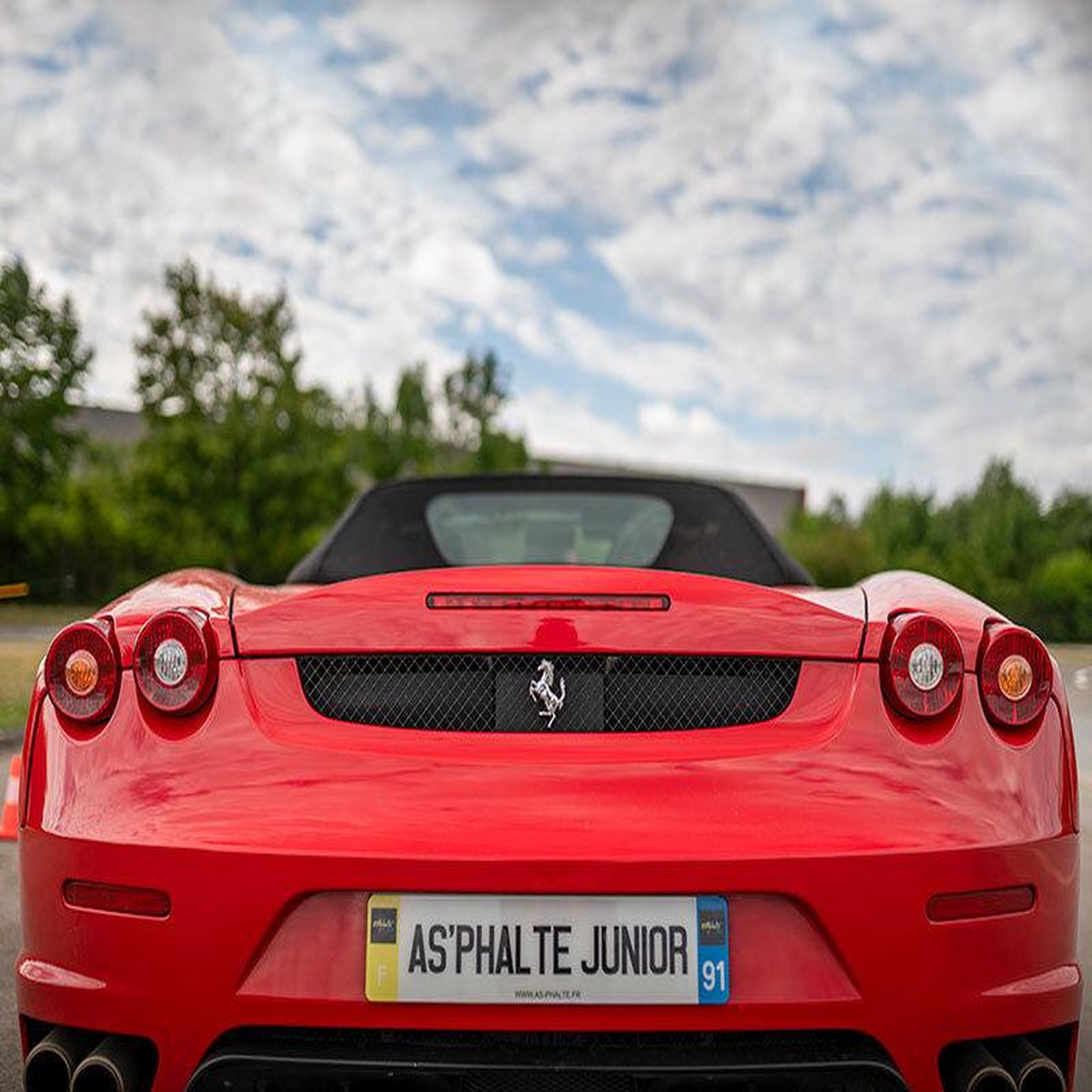 Voir la diapositive 3 : Smartbox Stage de pilotage enfant : 2 tours de circuit en lamborghini gallardo ou ferrari f430 spider - coffret cadeau sport & aventure