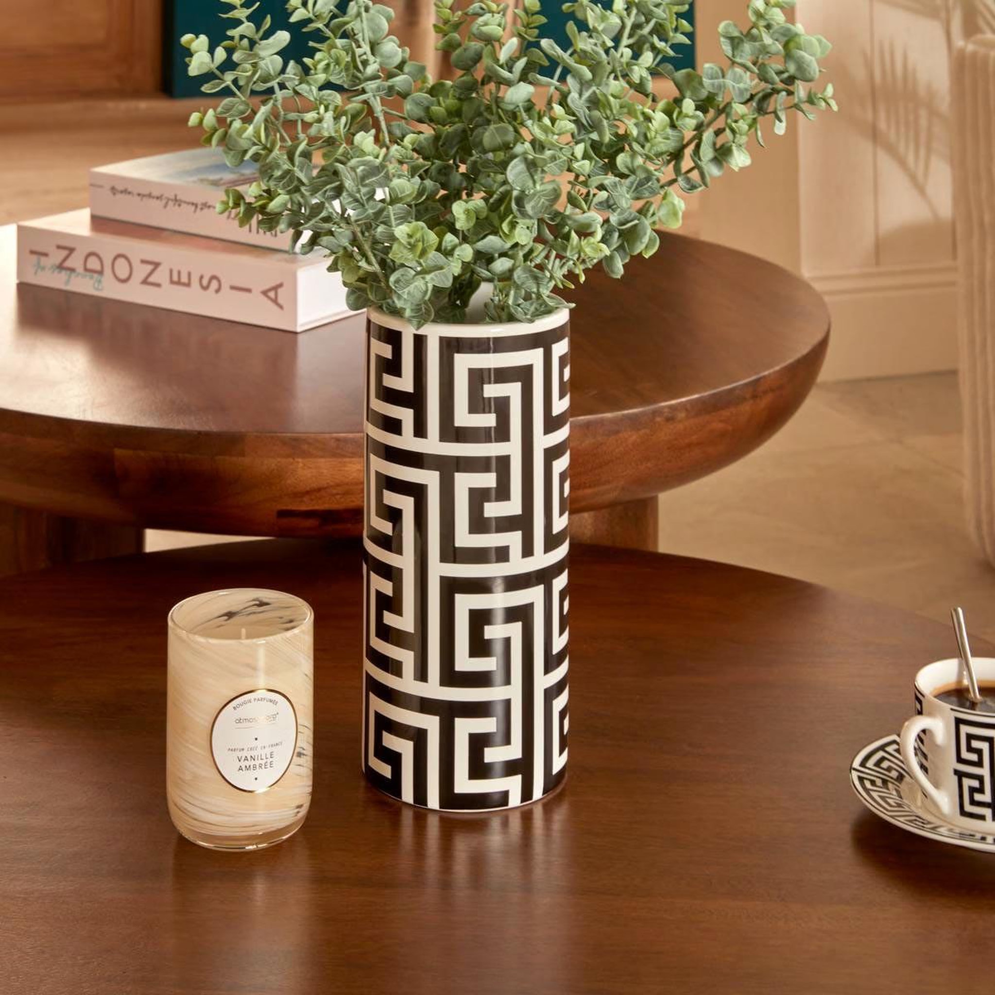 Voir la diapositive 2 : ATMOSPHERA Vase en dolomite  the palm resort  26cm noir & blanc