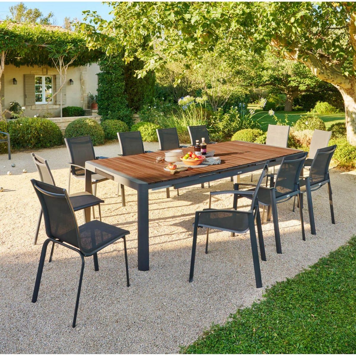 HESPERIDE Table de jardin extensible en aluminium et acacia 12 places PARADIZE - Noyer et graphite