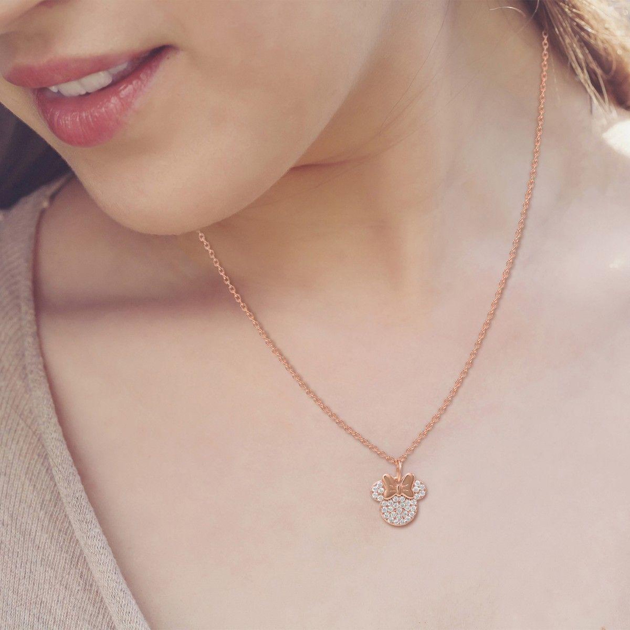 Voir la diapositive 2 : SC CRYSTAL Collier Disney - Minnie