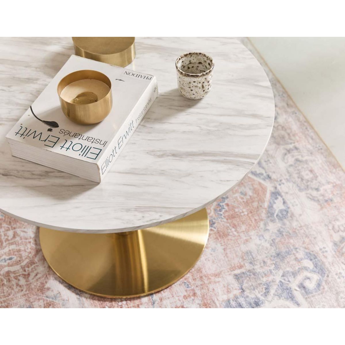 LISA DESIGN Valverde - table basse ronde - effet marbre - doré - 70 cm