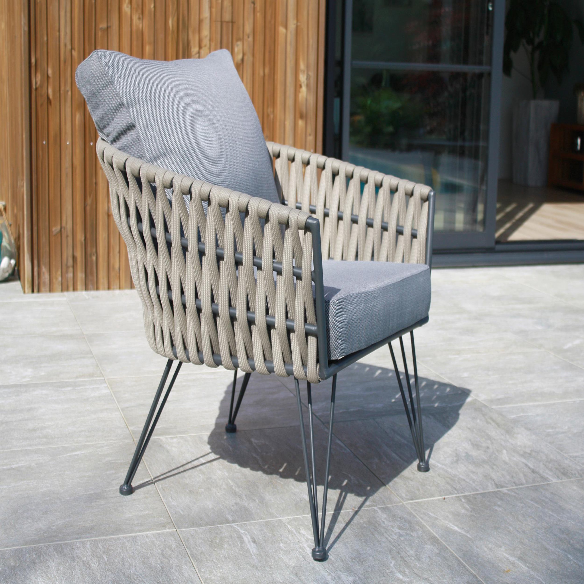 Voir la diapositive 7 : DCB GARDEN Salon bas de jardin en corde tissé taupe et anthracite  4 places CAPRI