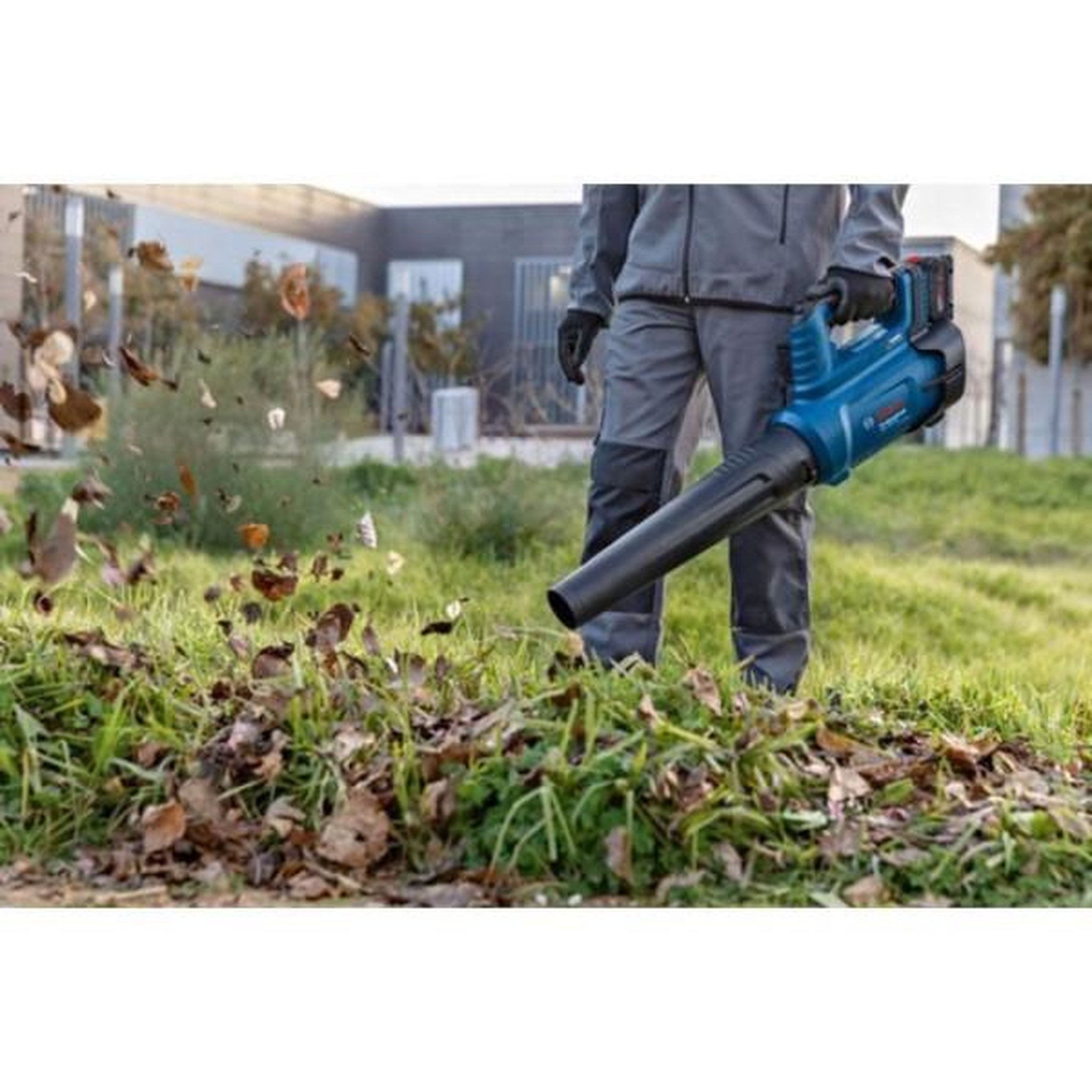 Voir la diapositive 3 : Bosch Professional Souffleur - BOSCH - GBL 18V-750 - Moteur brushless BITURBO - Vitesse d'air 198 km/h - Débit 780 m³/h