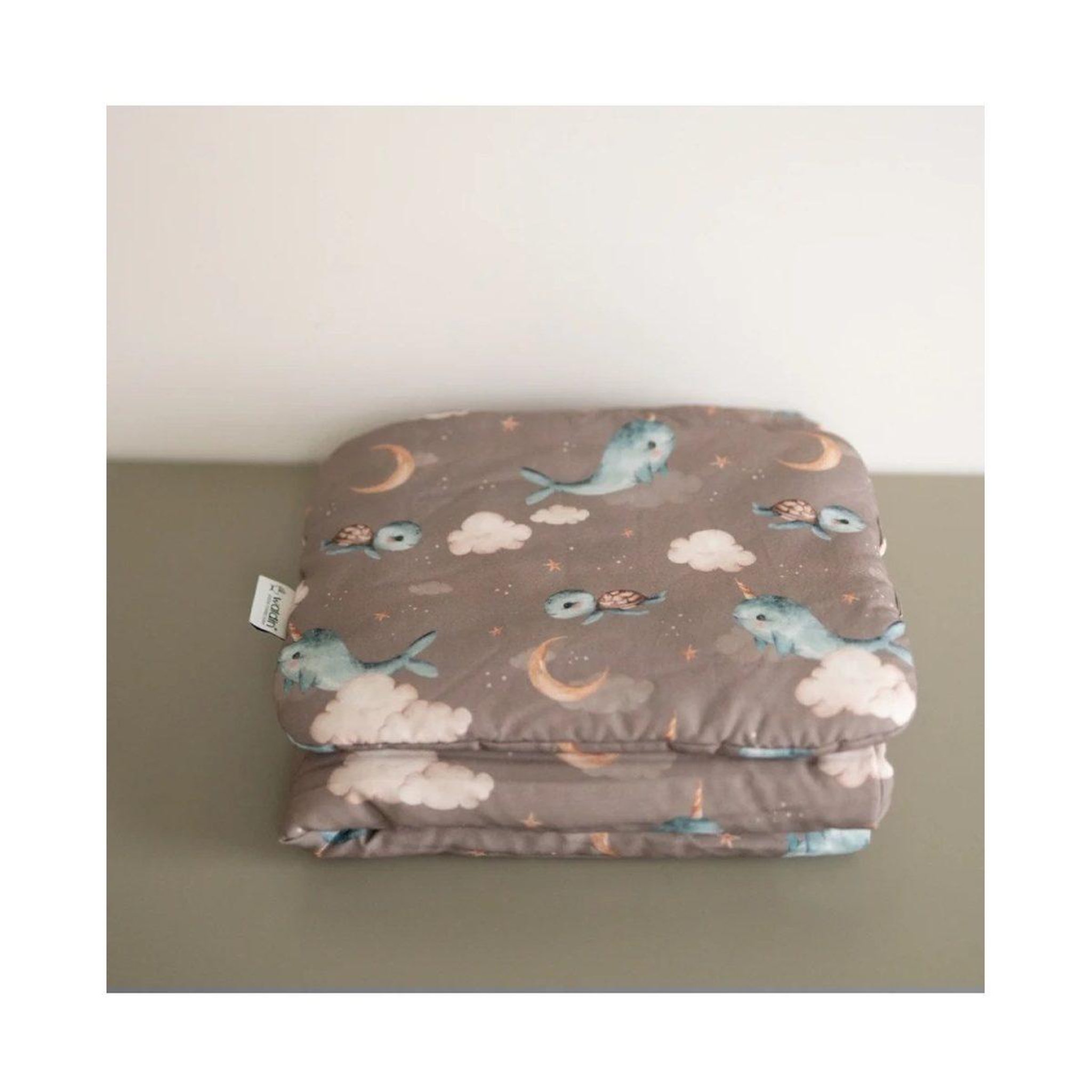 Voir la diapositive 2 : WALDIN Oreiller bébé 40 × 30 cm - motif baleine, brun