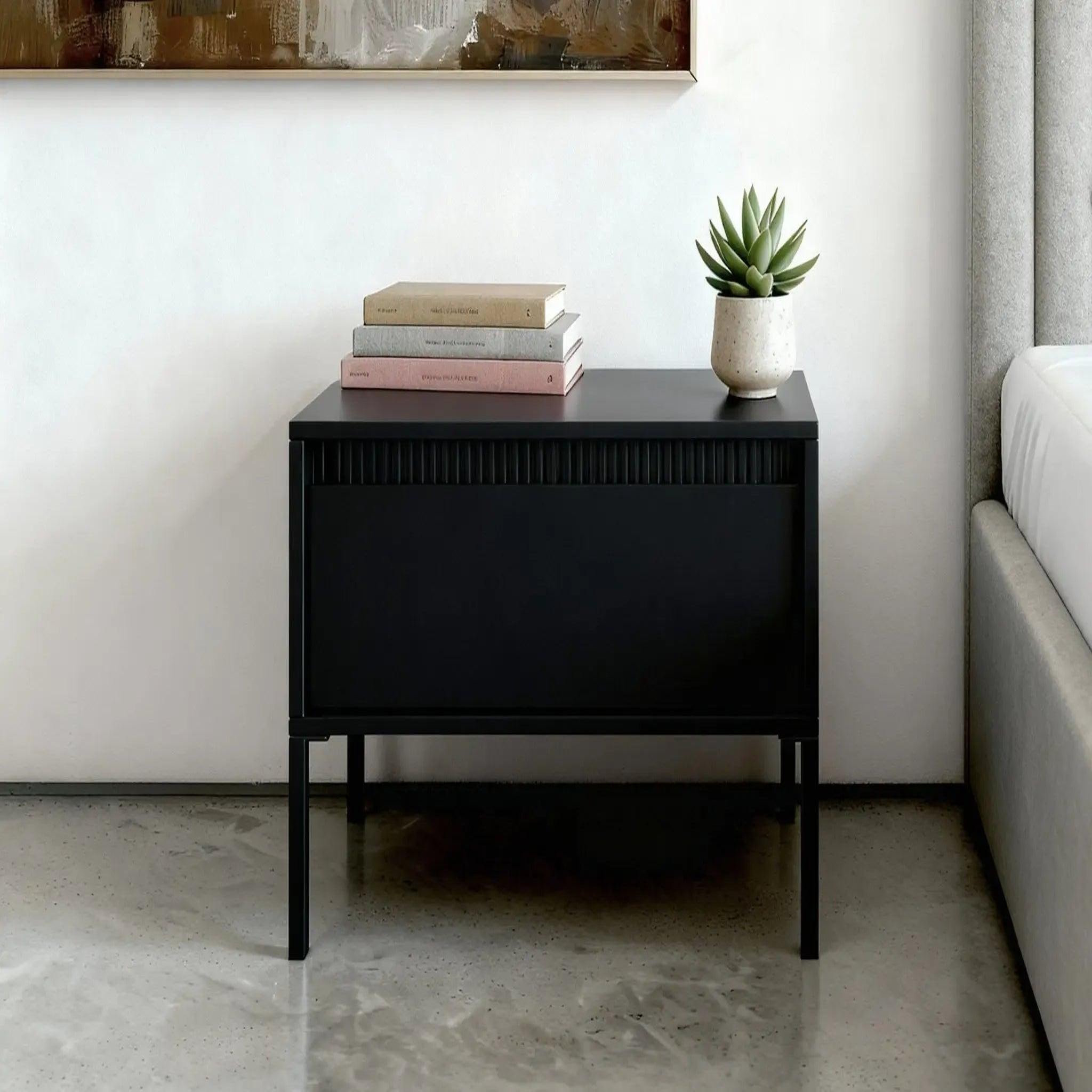 Voir la diapositive 2 : CASANOVA PARIS Alina - table de chevet 68cmpieds en métal