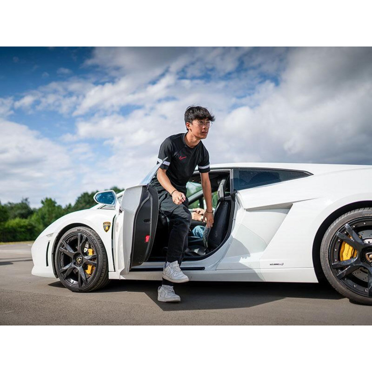 Smartbox Stage de pilotage enfant : 4 tours de circuit en Lamborghini Gallardo et en Ferrari F430 Spider - Coffret Cadeau Sport & Aventure