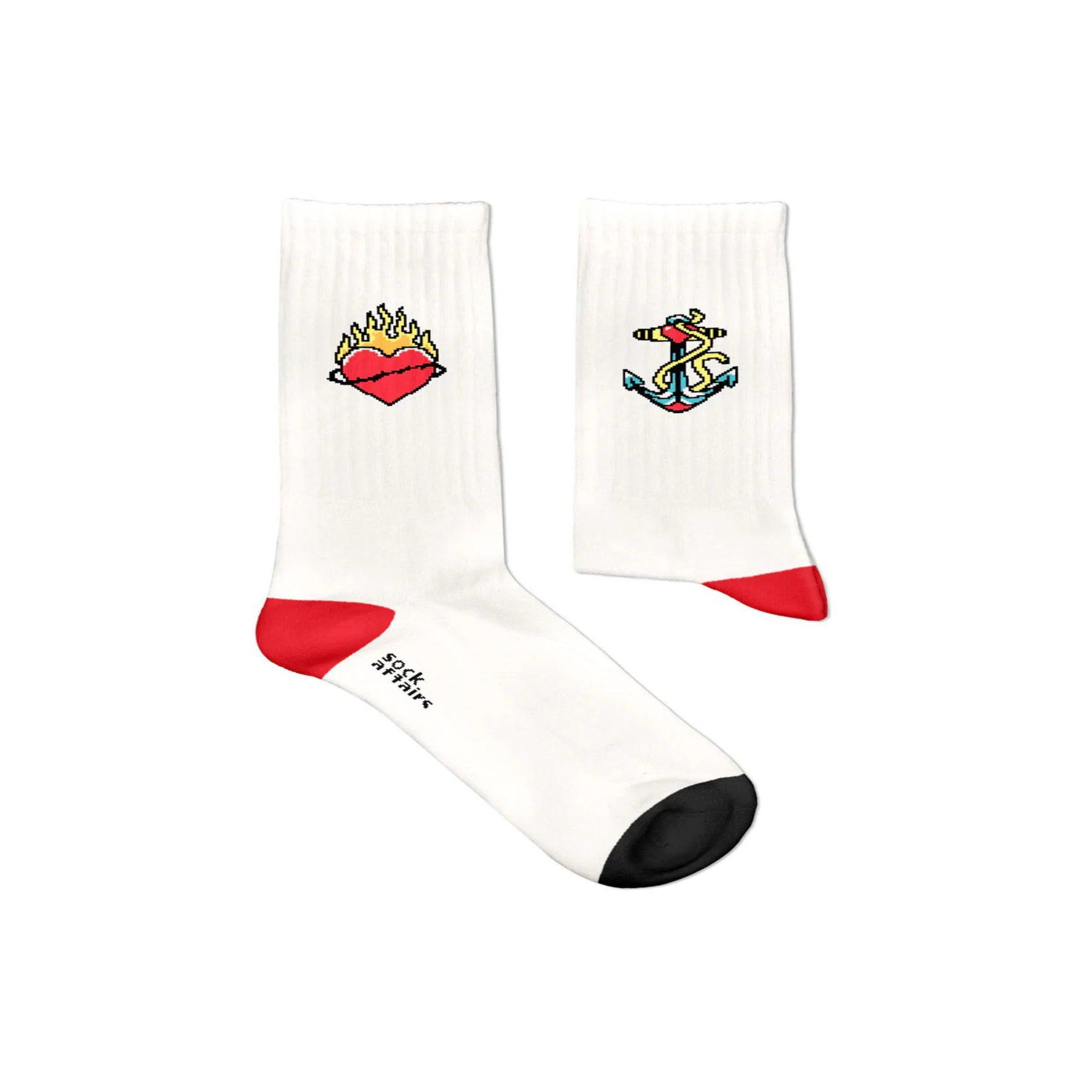 SOCK AFFAIRS Chaussettes sport tatouage symboles romantiques. Coloris disponibles : Blanc
