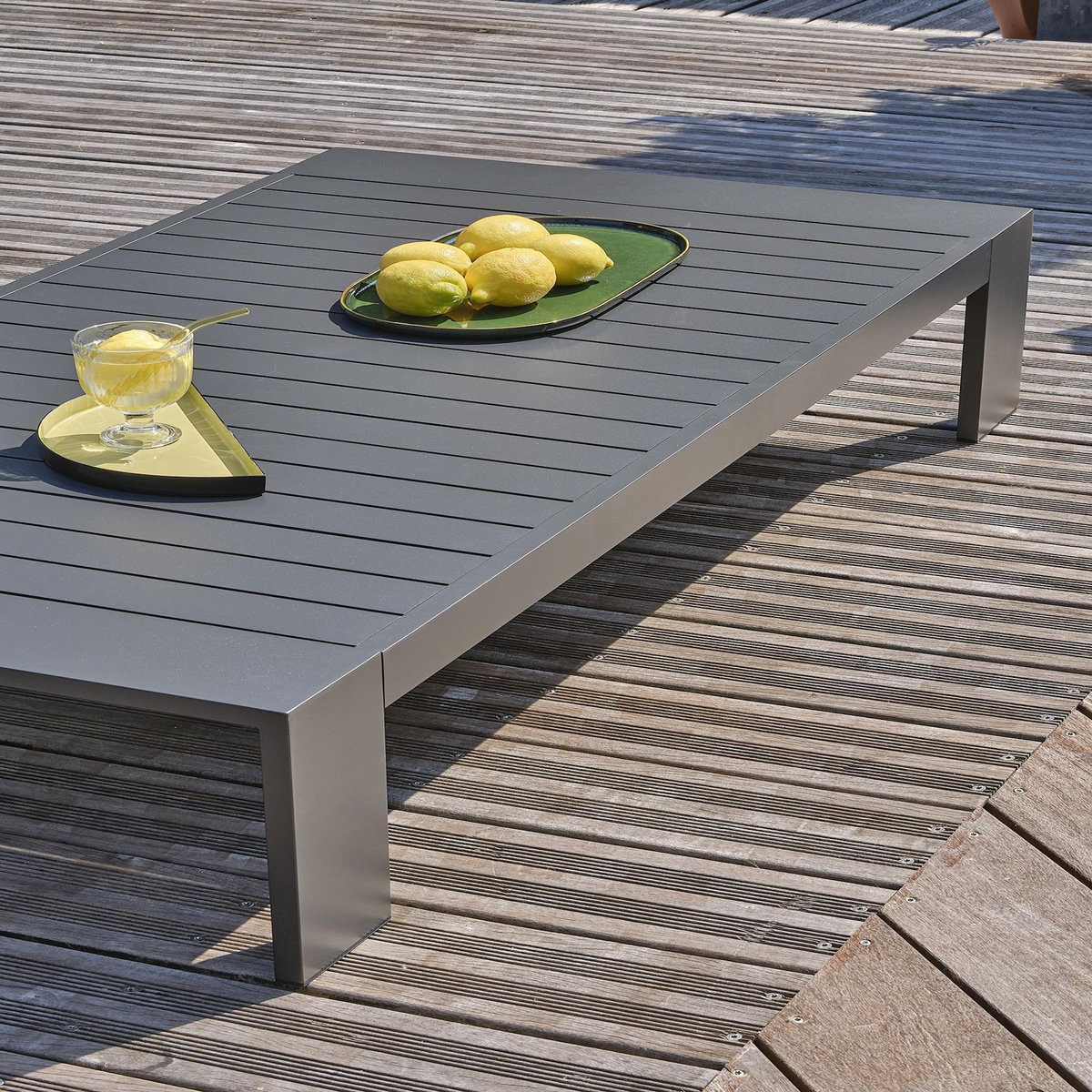 DCB GARDEN Salon de jardin 5 places en aluminium et accoudoirs en HPL