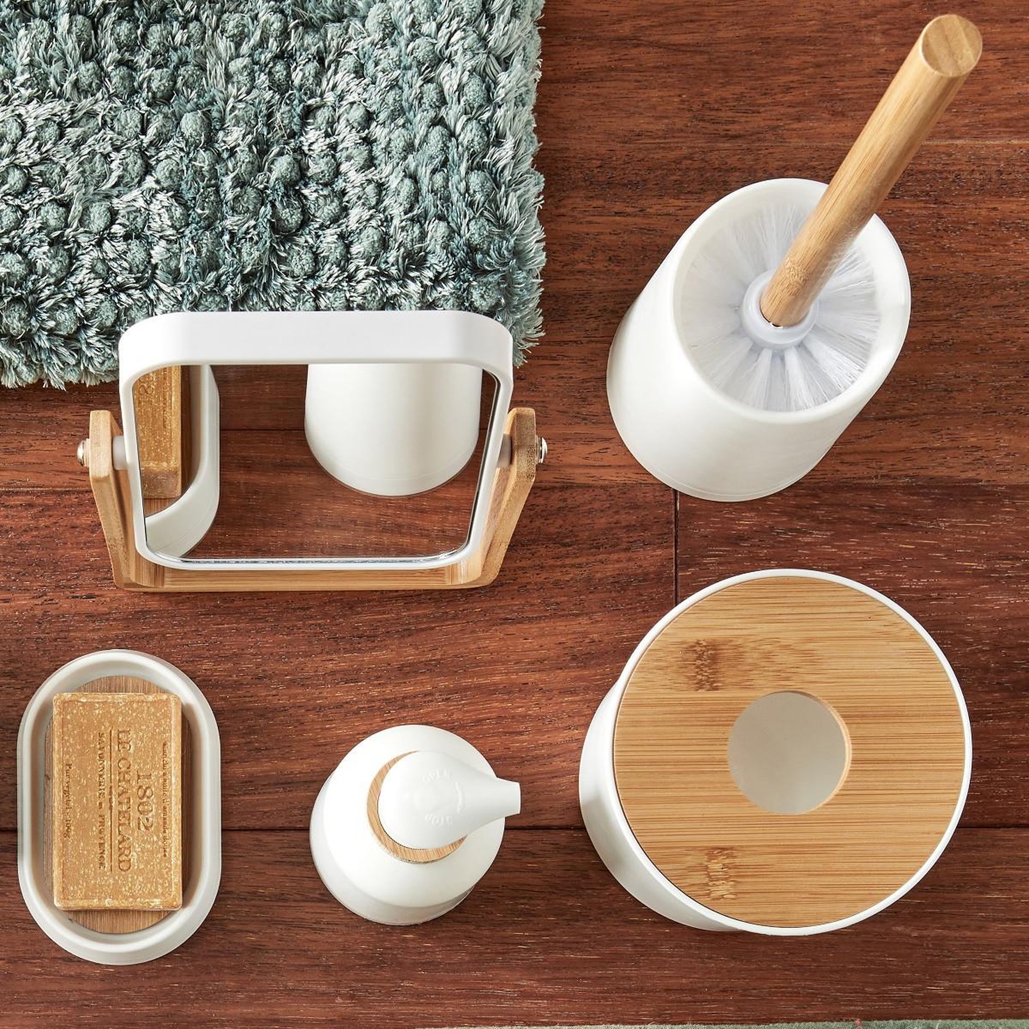 Voir la diapositive 2 : GUY LEVASSEUR Brosse WC en bambou