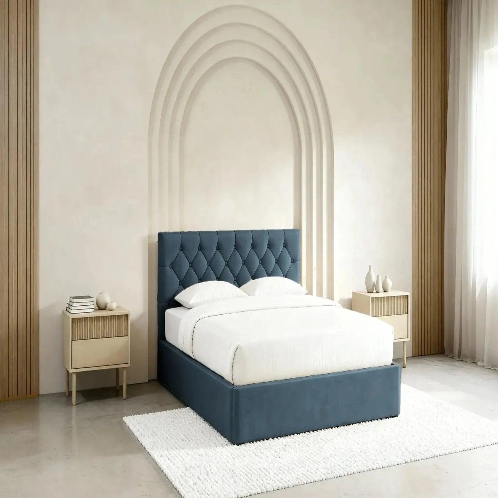 Voir la diapositive 2 : CASANOVA PARIS Emile - lit coffre tissu velours