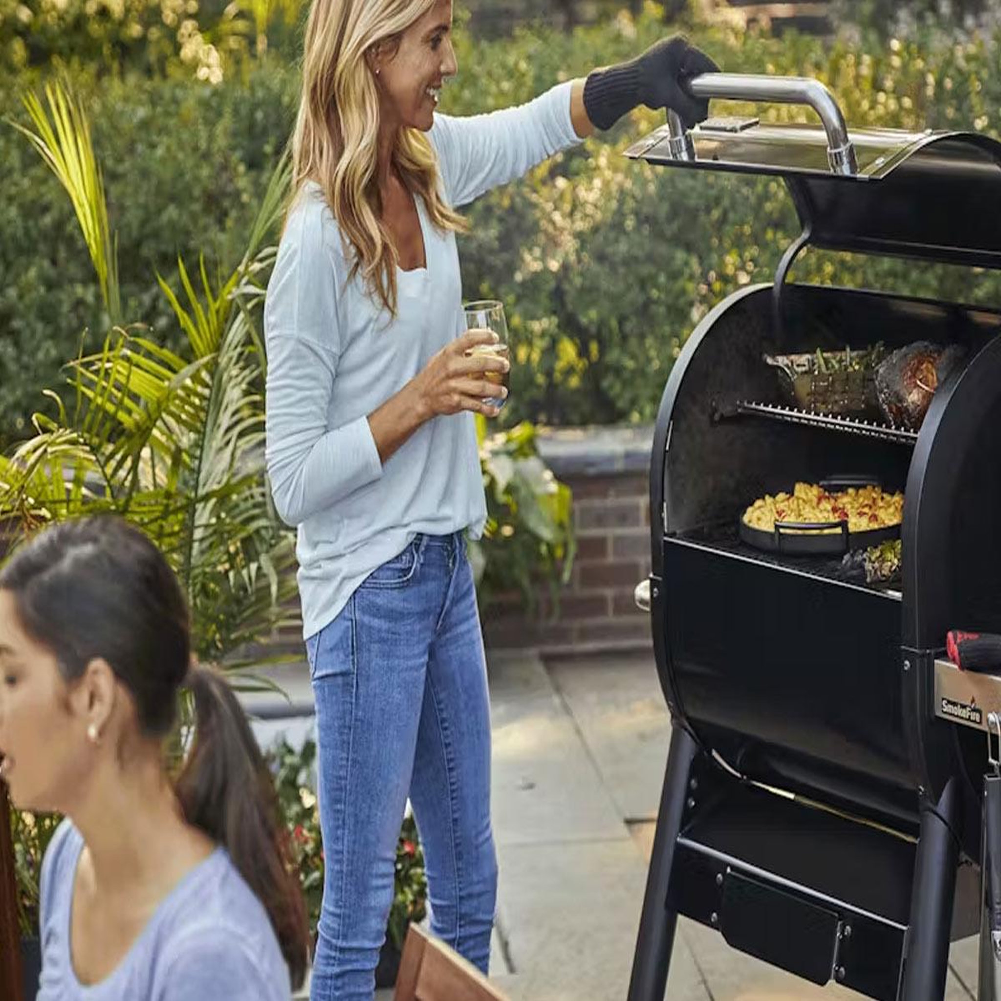 Voir la diapositive 6 : Weber Barbecue pellet Smokefire EX4 GBS black sur chariot, grille haute 61x21 cm, grille basse 65x45 cm