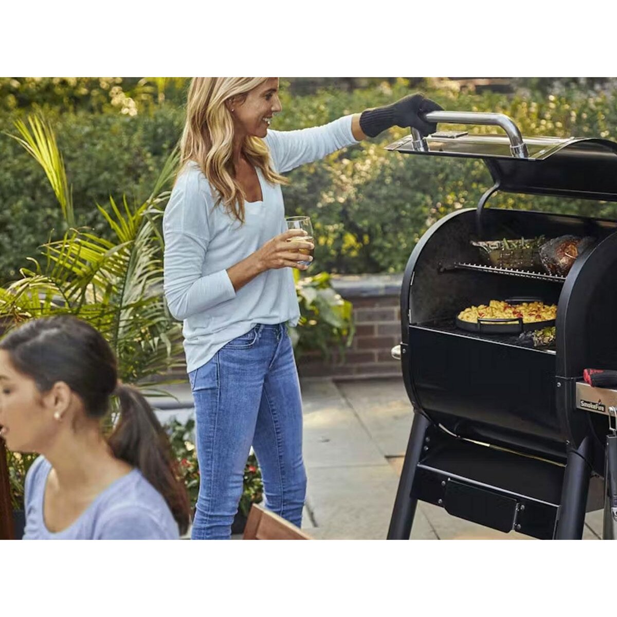 Weber Barbecue pellet Smokefire EX4 GBS black sur chariot, grille haute 61x21 cm, grille basse 65x45 cm