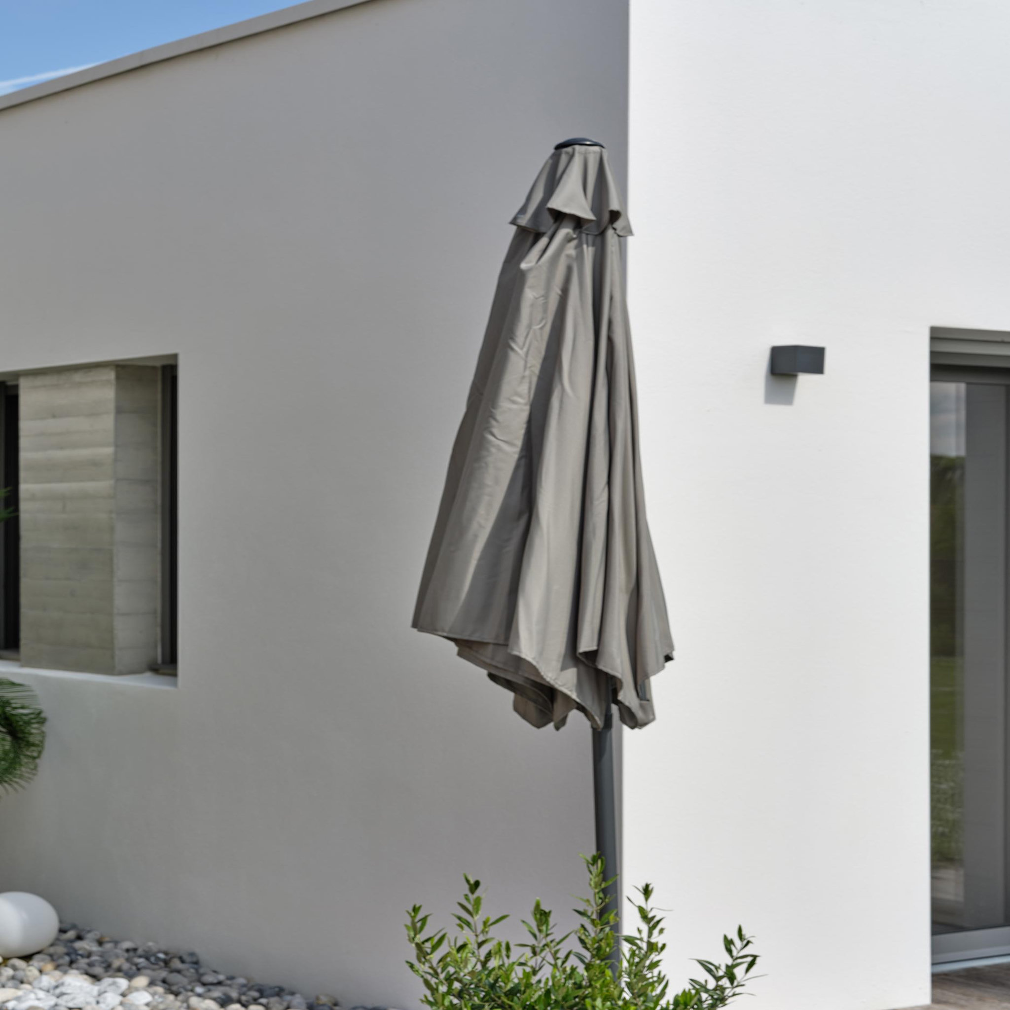 Voir la diapositive 4 : DCB GARDEN Parasol à manivelle en aluminium  et toile