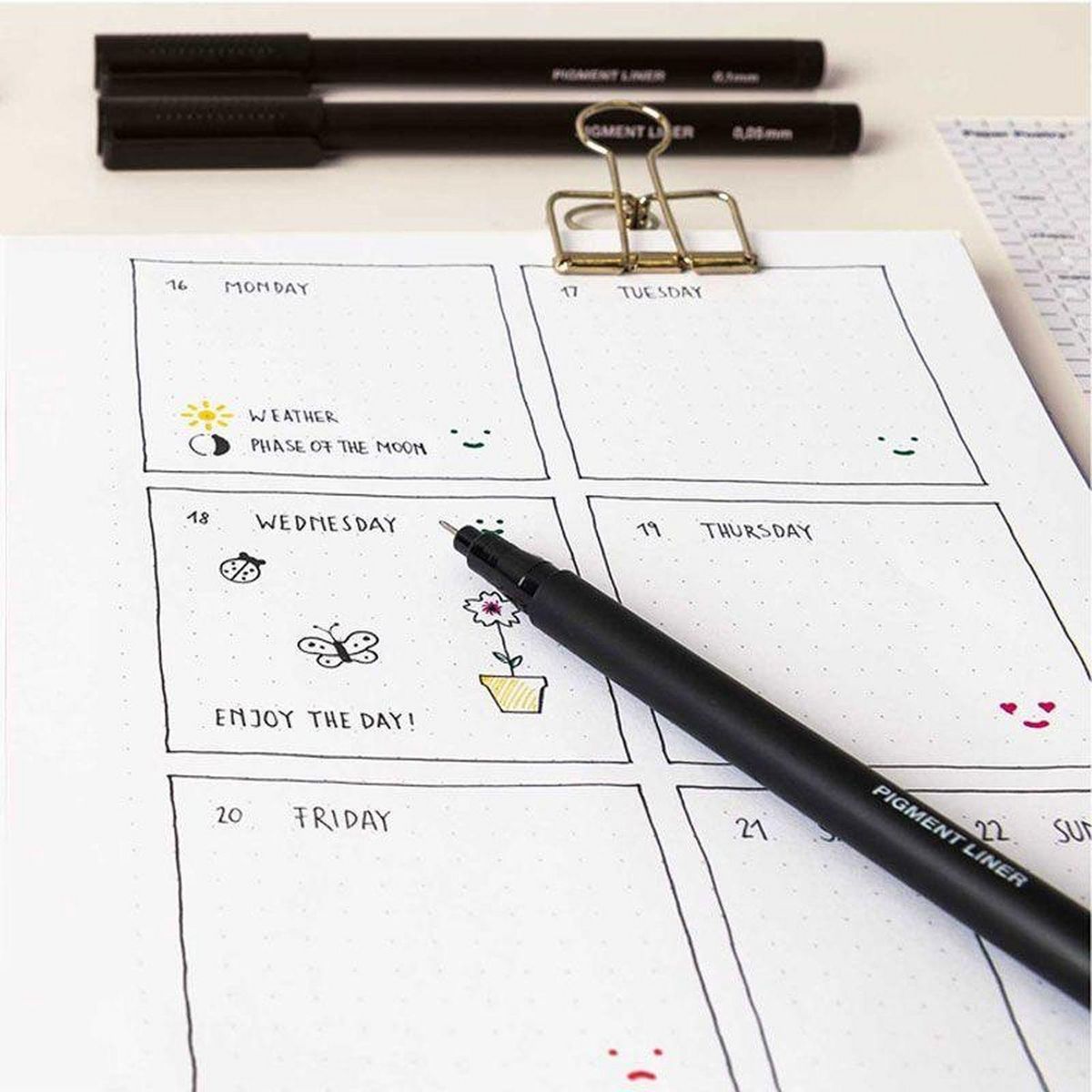 RICO DESIGN 2 feutres pigmentés noirs très fins - 0,1 mm