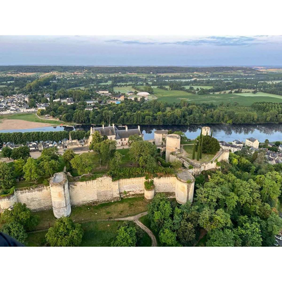 Smartbox Vol en montgolfière près de Chinon en semaine - Coffret Cadeau Sport & Aventure