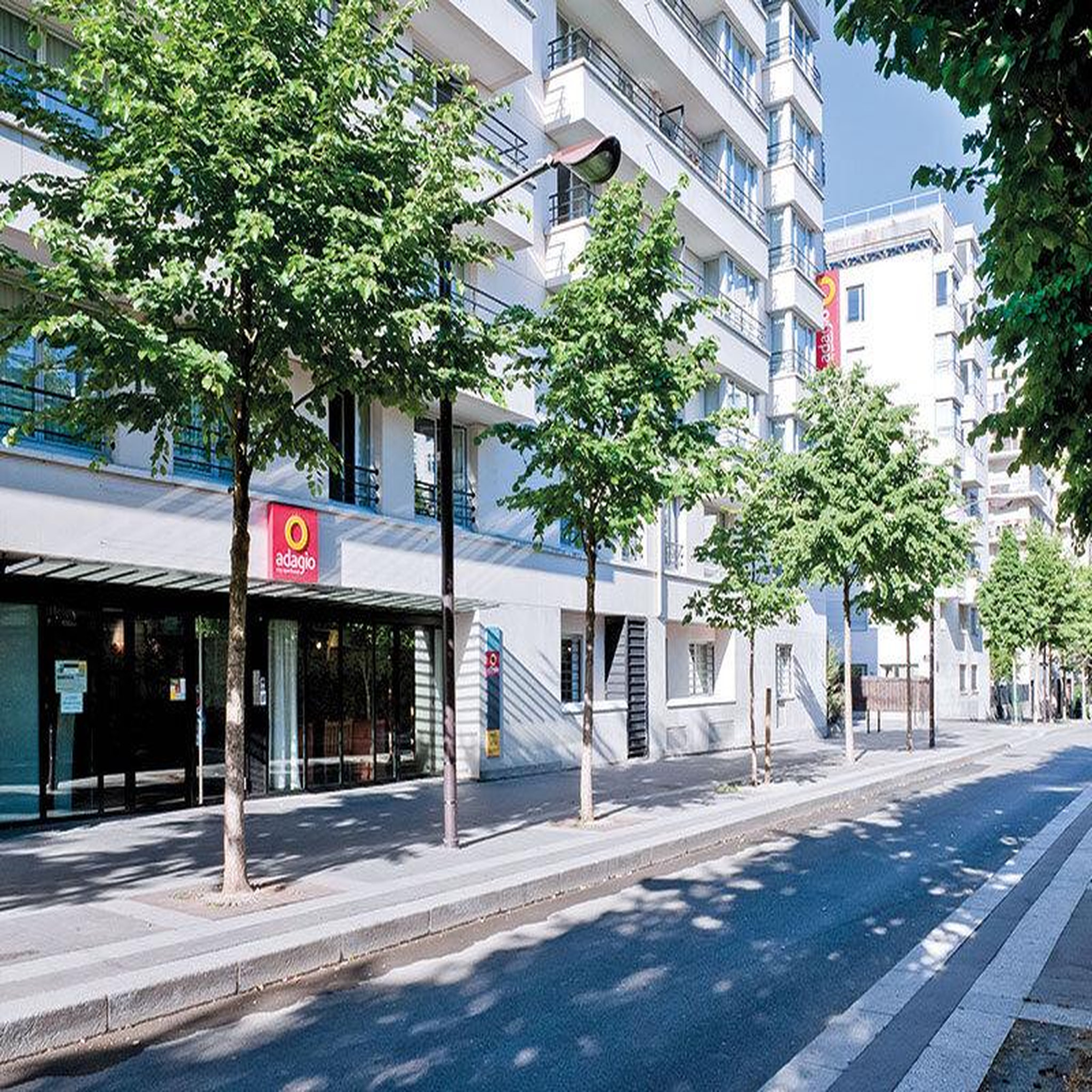 Voir la diapositive 3 : Smartbox 3 jours d'escapade dans un établissement avec accès aux personnes à mobilité réduite - Coffret Cadeau Séjour
