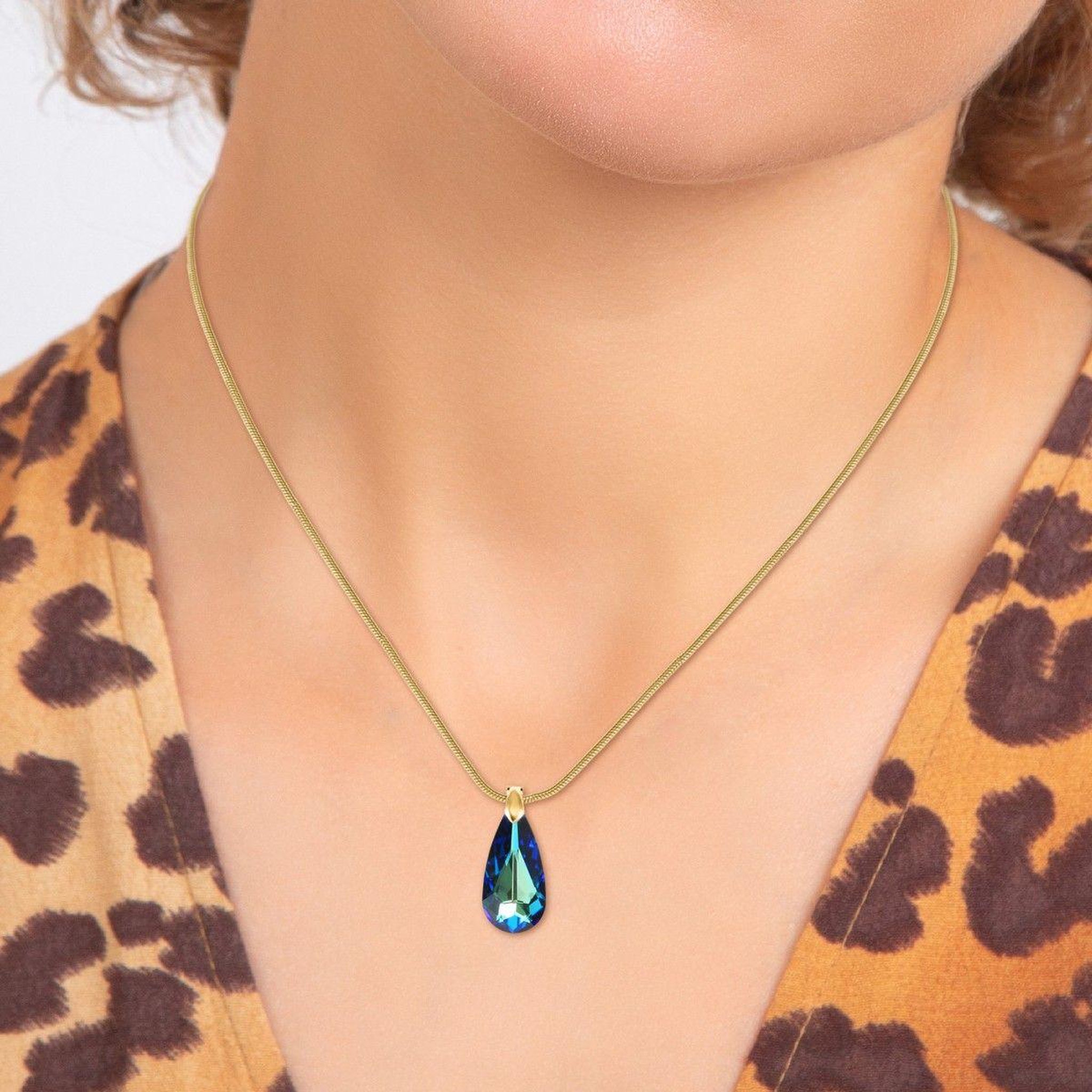 Voir la diapositive 2 : SC BOHEME Collier orné de cristaux scintillants par SC Bohème Paris