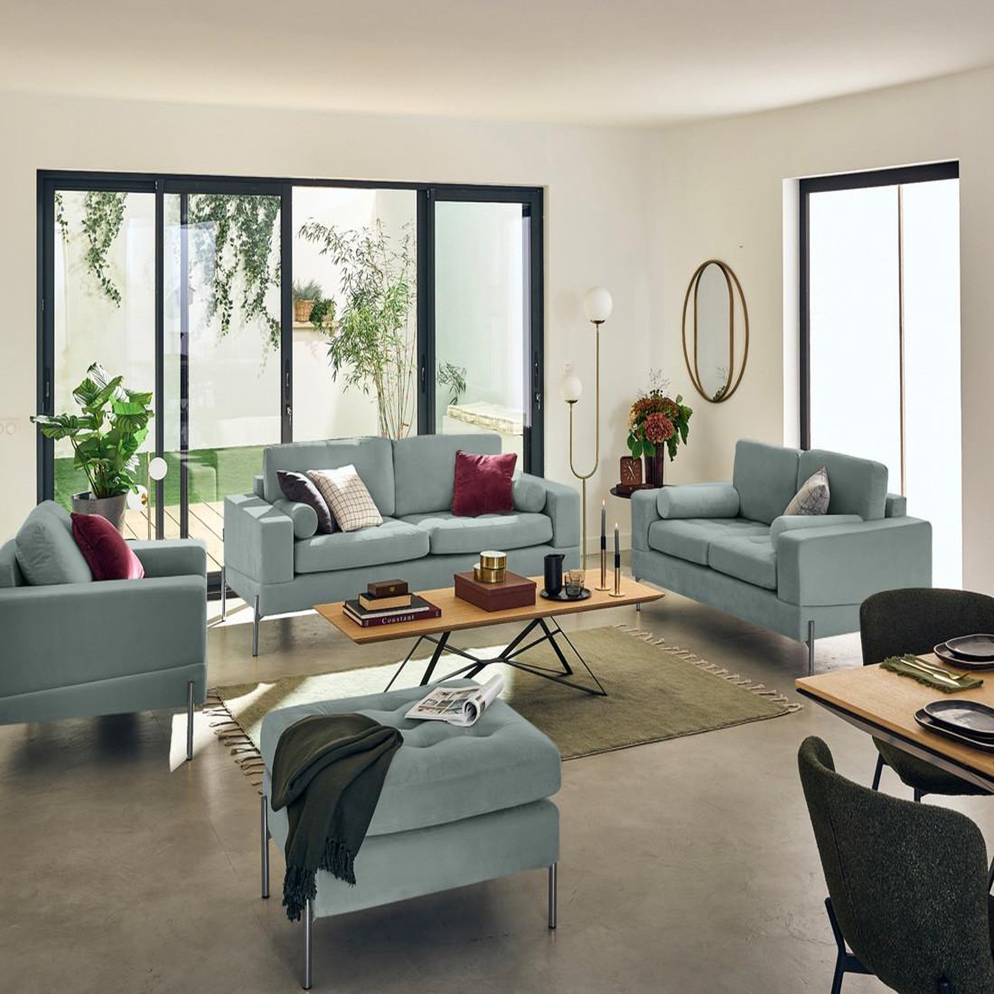 Voir la diapositive 2 : LISA DESIGN Isaure - canapé droit 3 places en velours