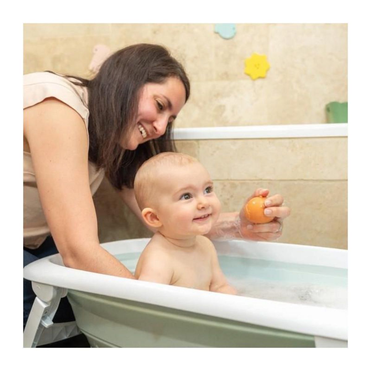 BADABULLE Badabulle Lot de 4 Aspergeurs de bain - Jouets de Bain en Silicone Souple - S'ouvrent pour etre lavés