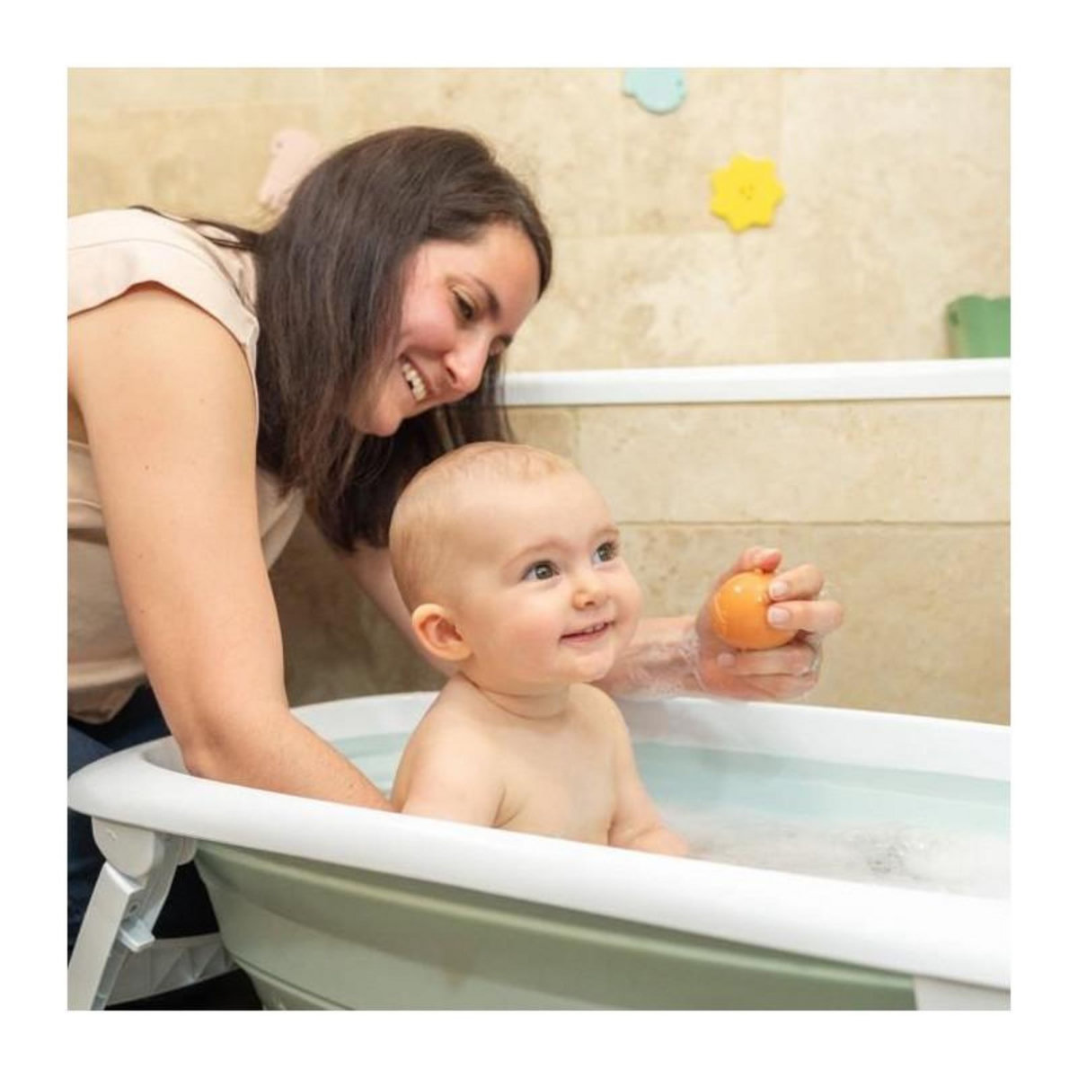 BADABULLE Badabulle Lot de 4 Aspergeurs de bain - Jouets de Bain en Silicone Souple - S'ouvrent pour etre lavés