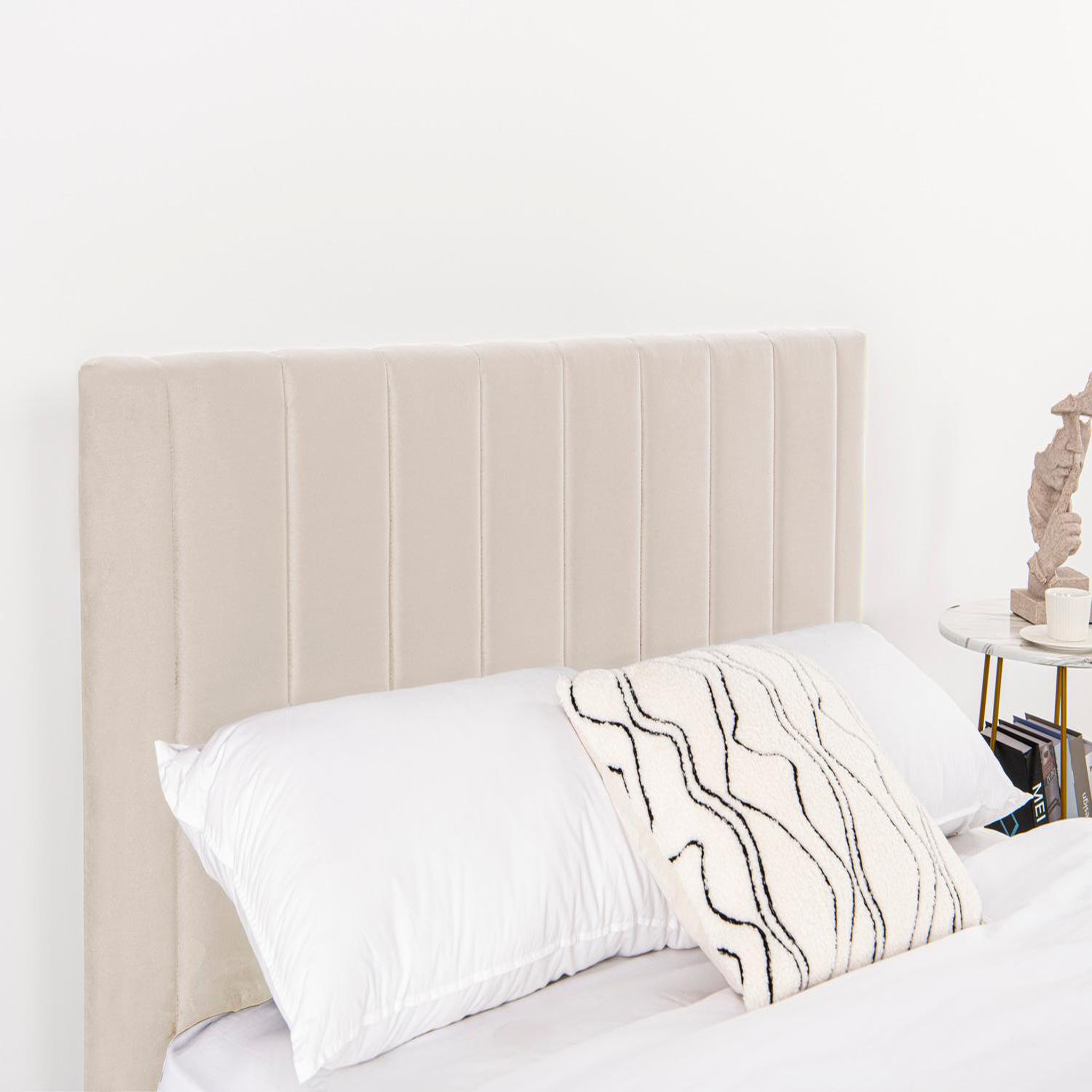 Voir la diapositive 6 : CONCEPT USINE Lit 160x200 cm en velours beige cambridge