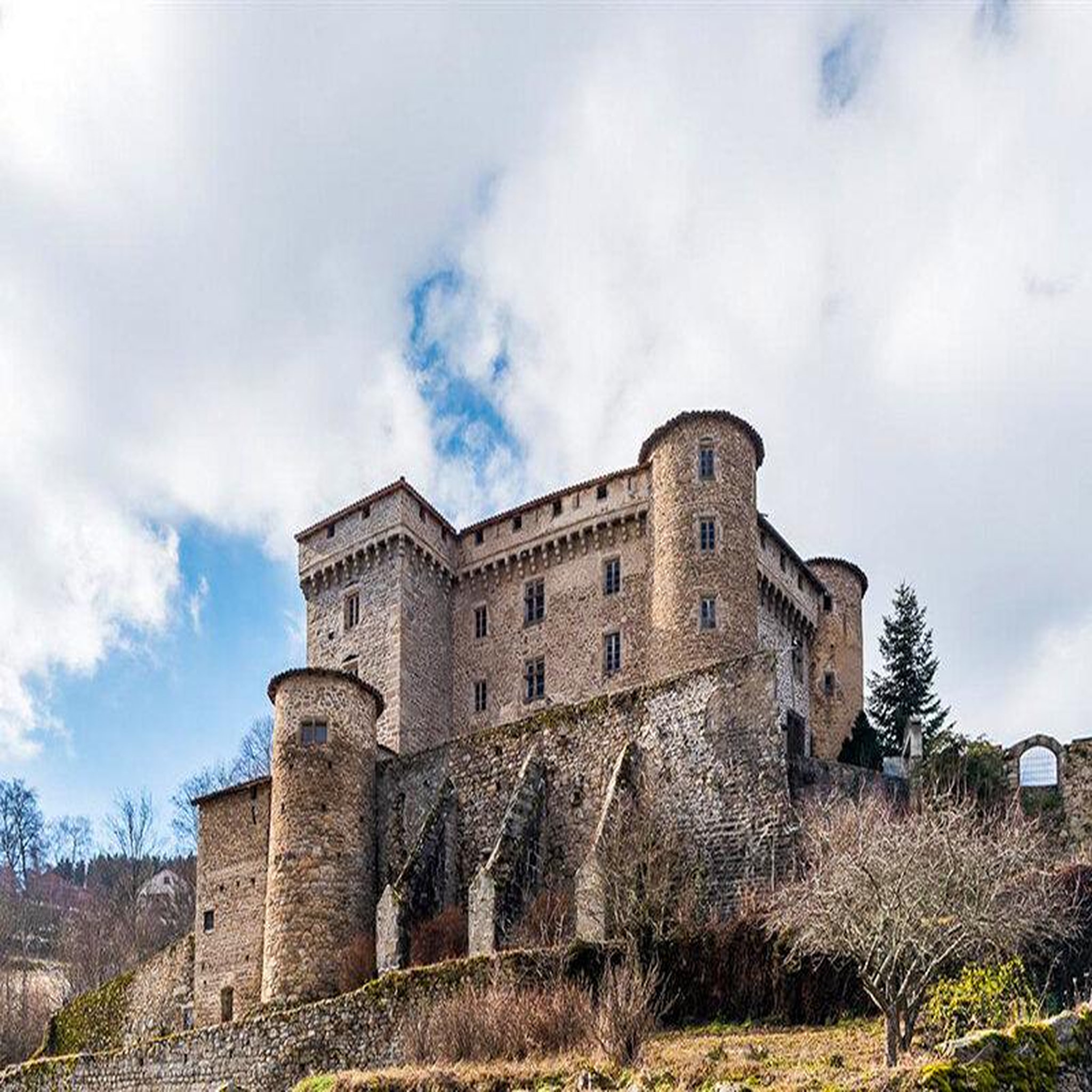 Voir la diapositive 4 : Smartbox 2 jours royaux en suite avec dîner dans un château dans la loire - coffret cadeau séjour