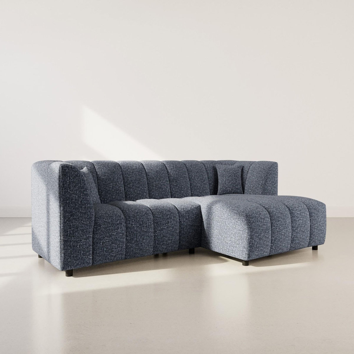 LISA DESIGN Curtis - canapé d'angle droit 4 places avec accoudoir en tissu texturé