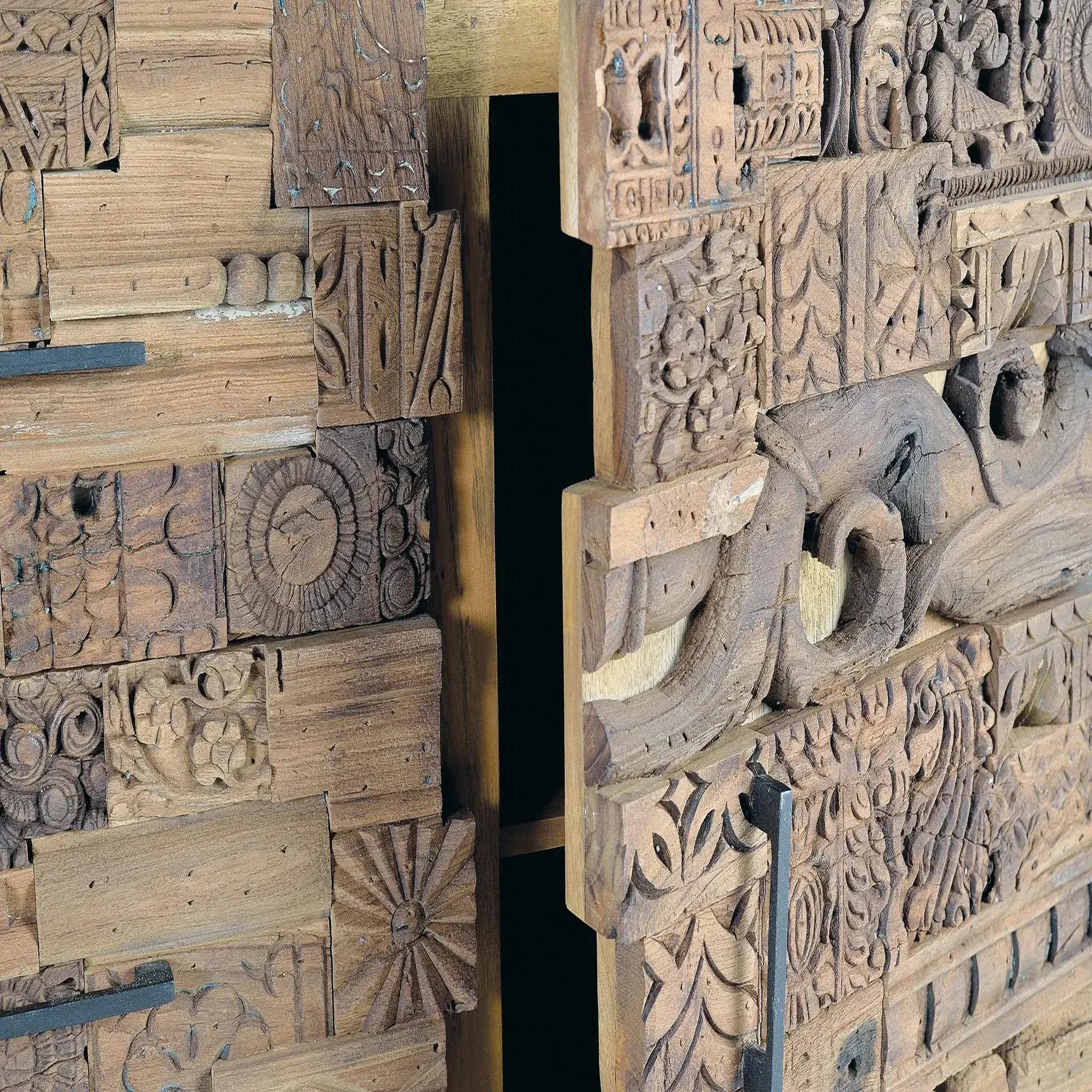 Voir la diapositive 4 : GINER Y COLOMER SL Buffet en bois de manguier et bois récupéré 150cm style boho ethnique sculpté