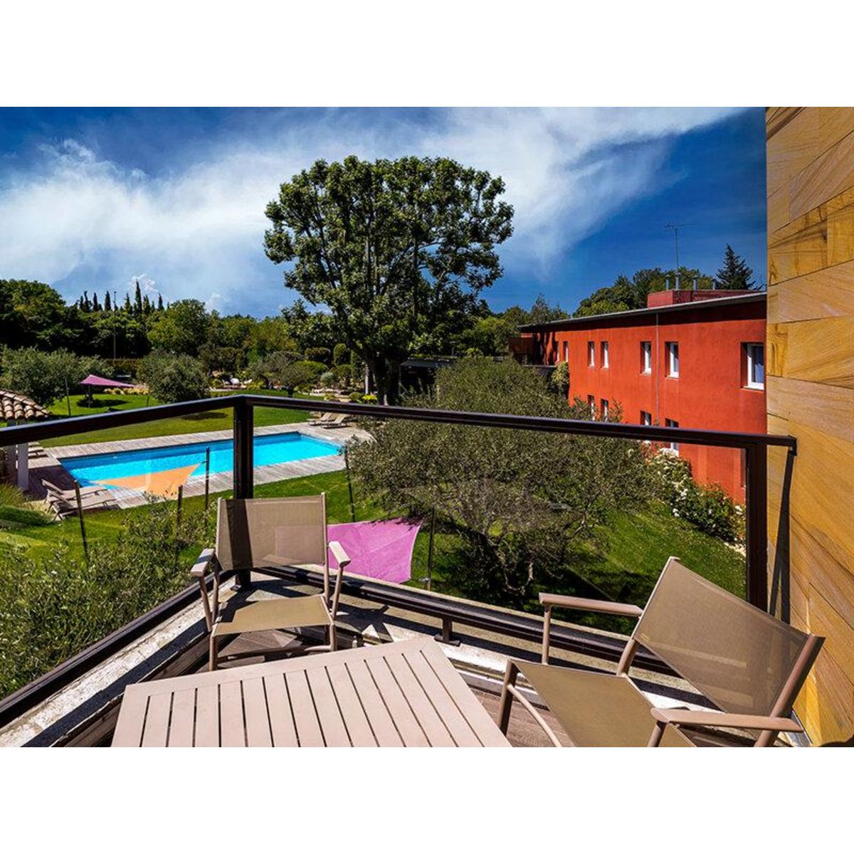 Smartbox Séjour de 2 jours avec dîner Menu 3 Plats en hôtel 4* à Avignon - Coffret Cadeau Séjour