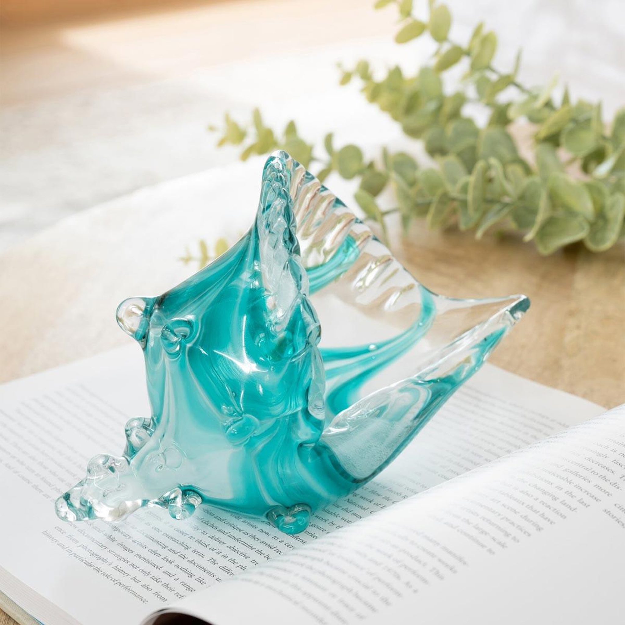 Voir la diapositive 2 : J-LINE Presse-papier coquillage en verre  océan  22cm turquoise