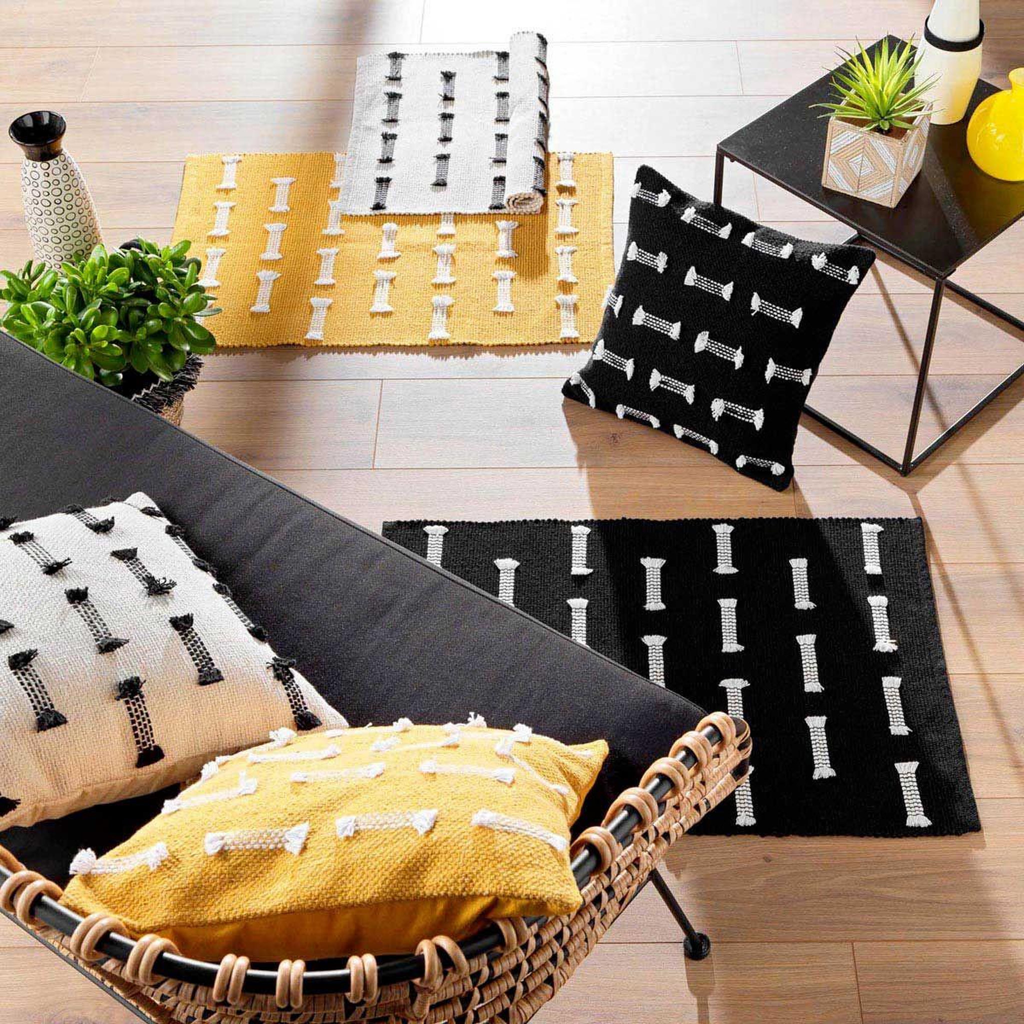 Voir la diapositive 4 : Douceur d'Intérieur Tapis déco tissé  juline  50x80cm noir